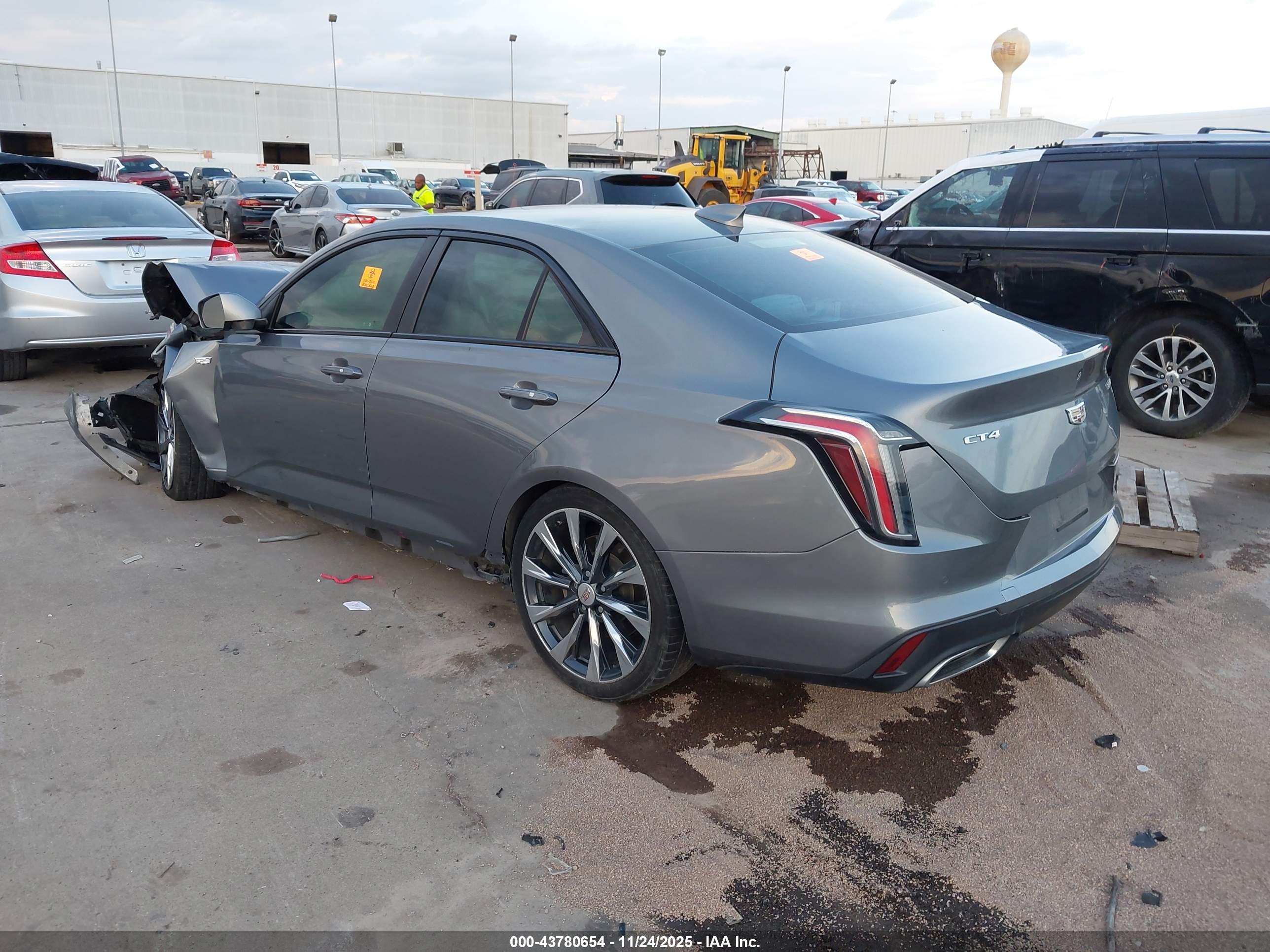 CADILLAC CT4 image 3