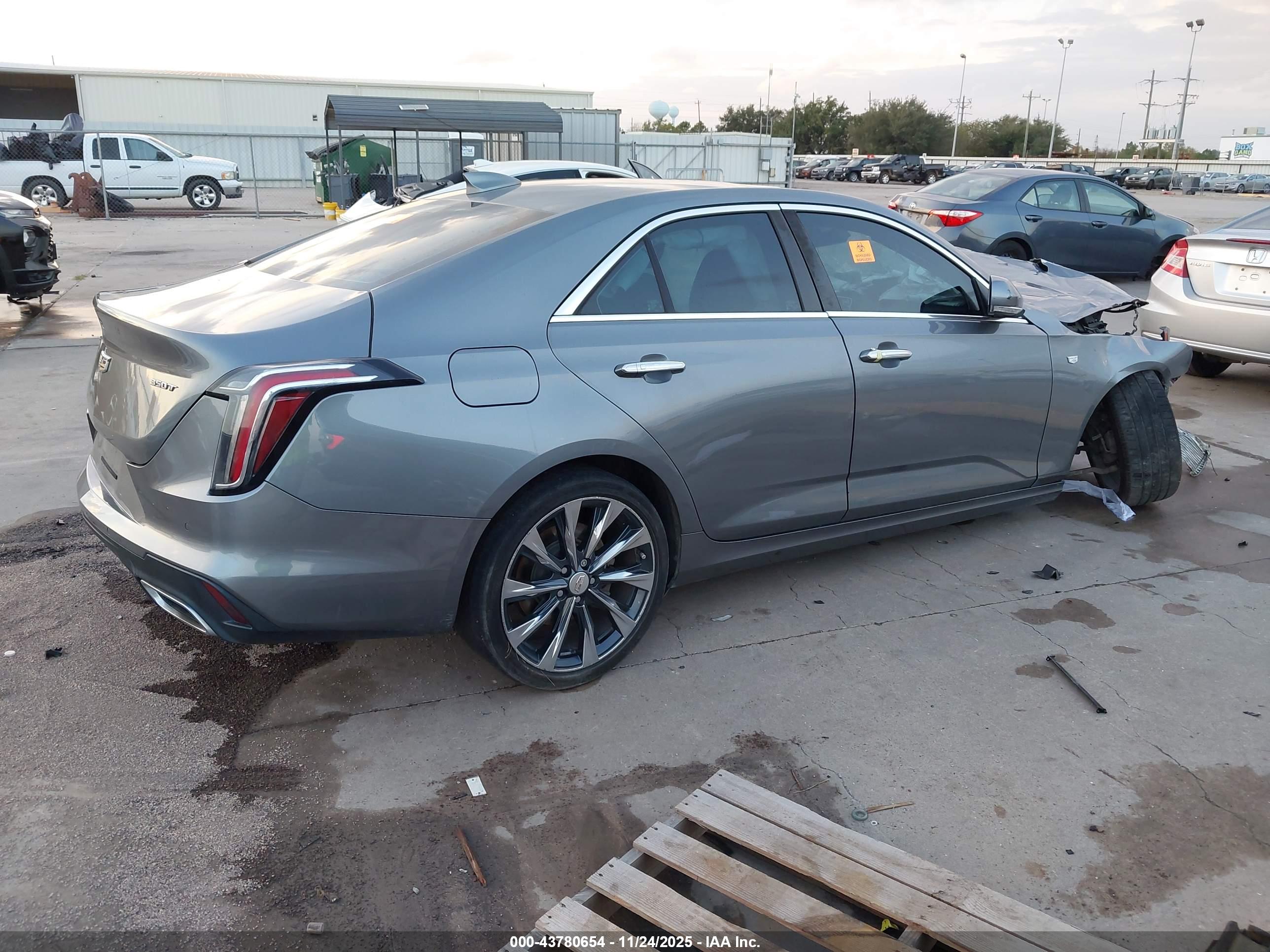 CADILLAC CT4 image 4
