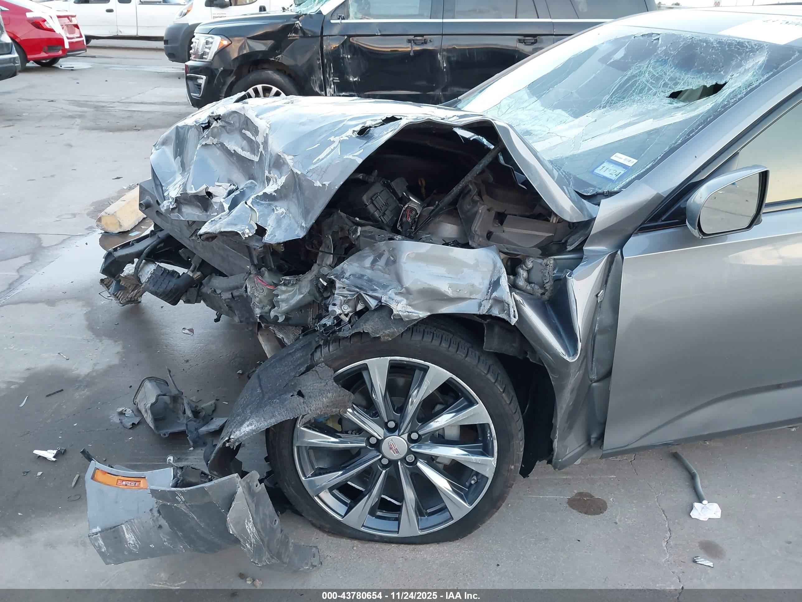 CADILLAC CT4 image 6