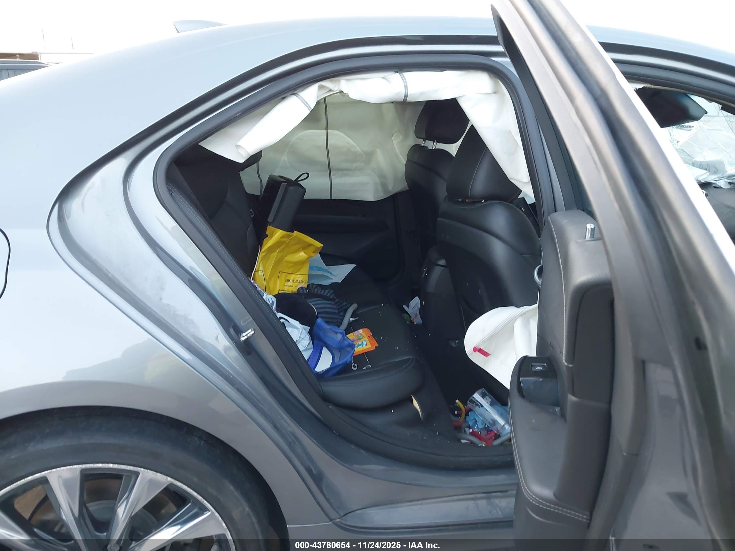 CADILLAC CT4 image 8