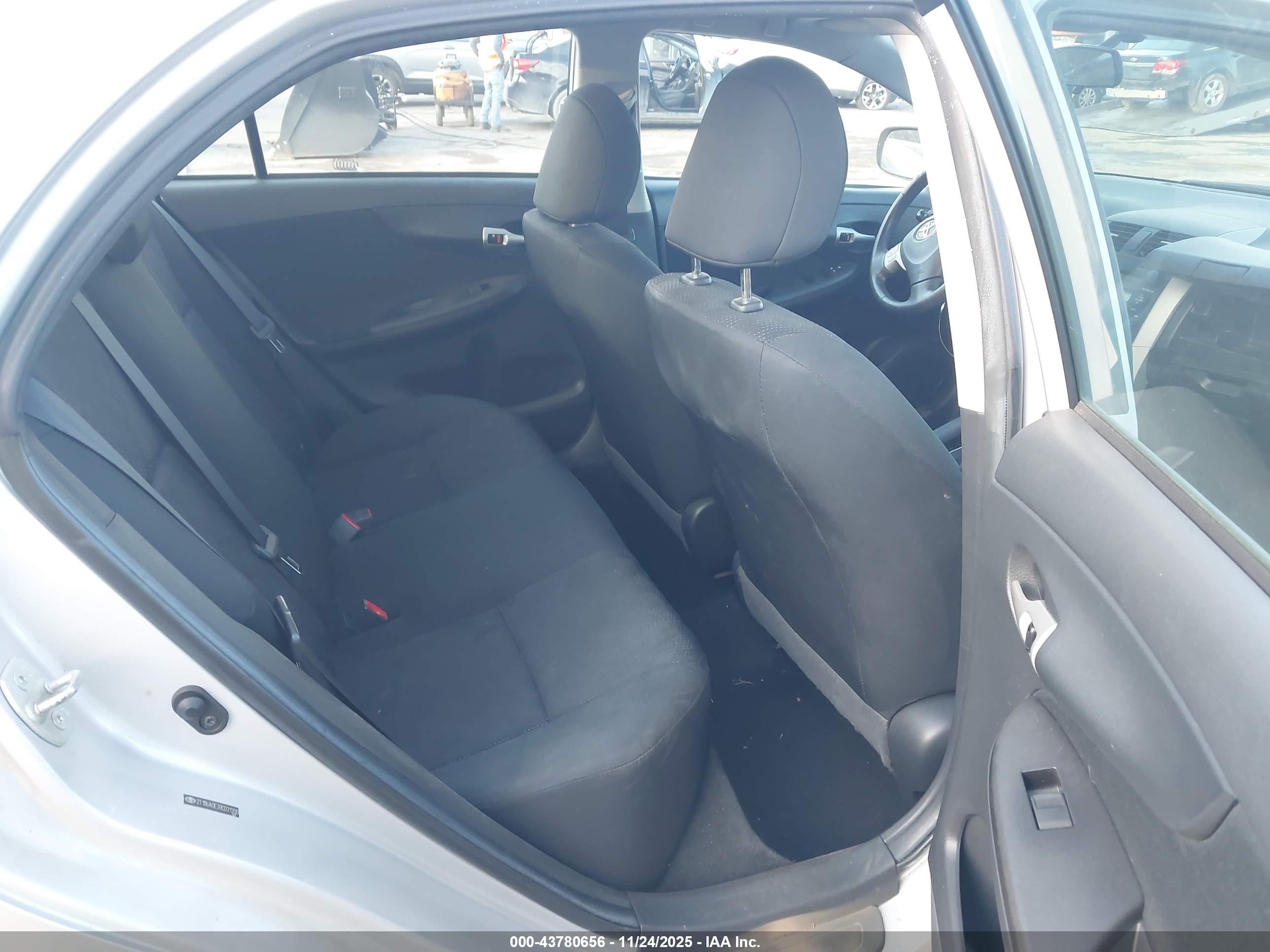 TOYOTA COROLLA image 8