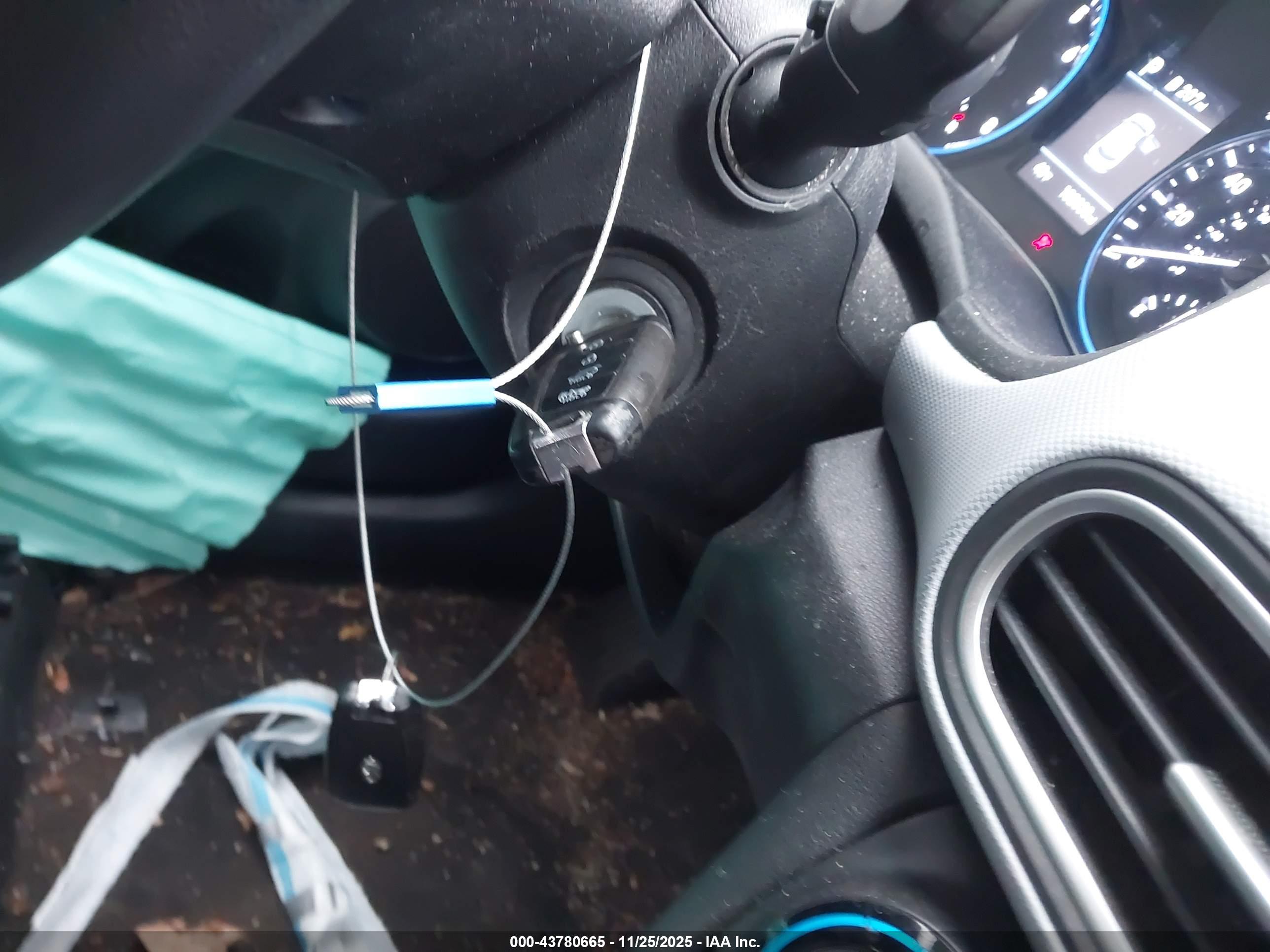 HYUNDAI KONA image 11