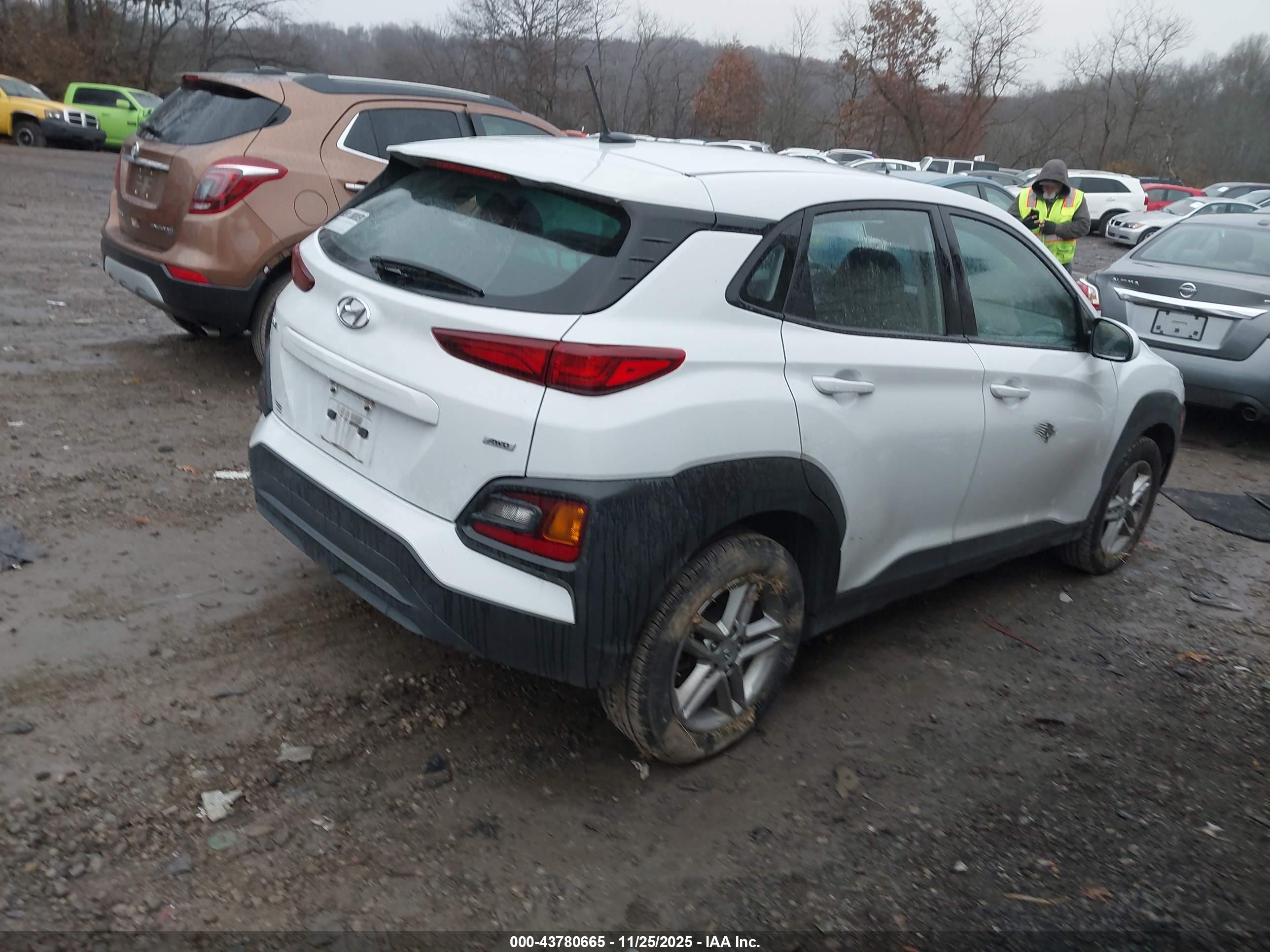 HYUNDAI KONA image 4