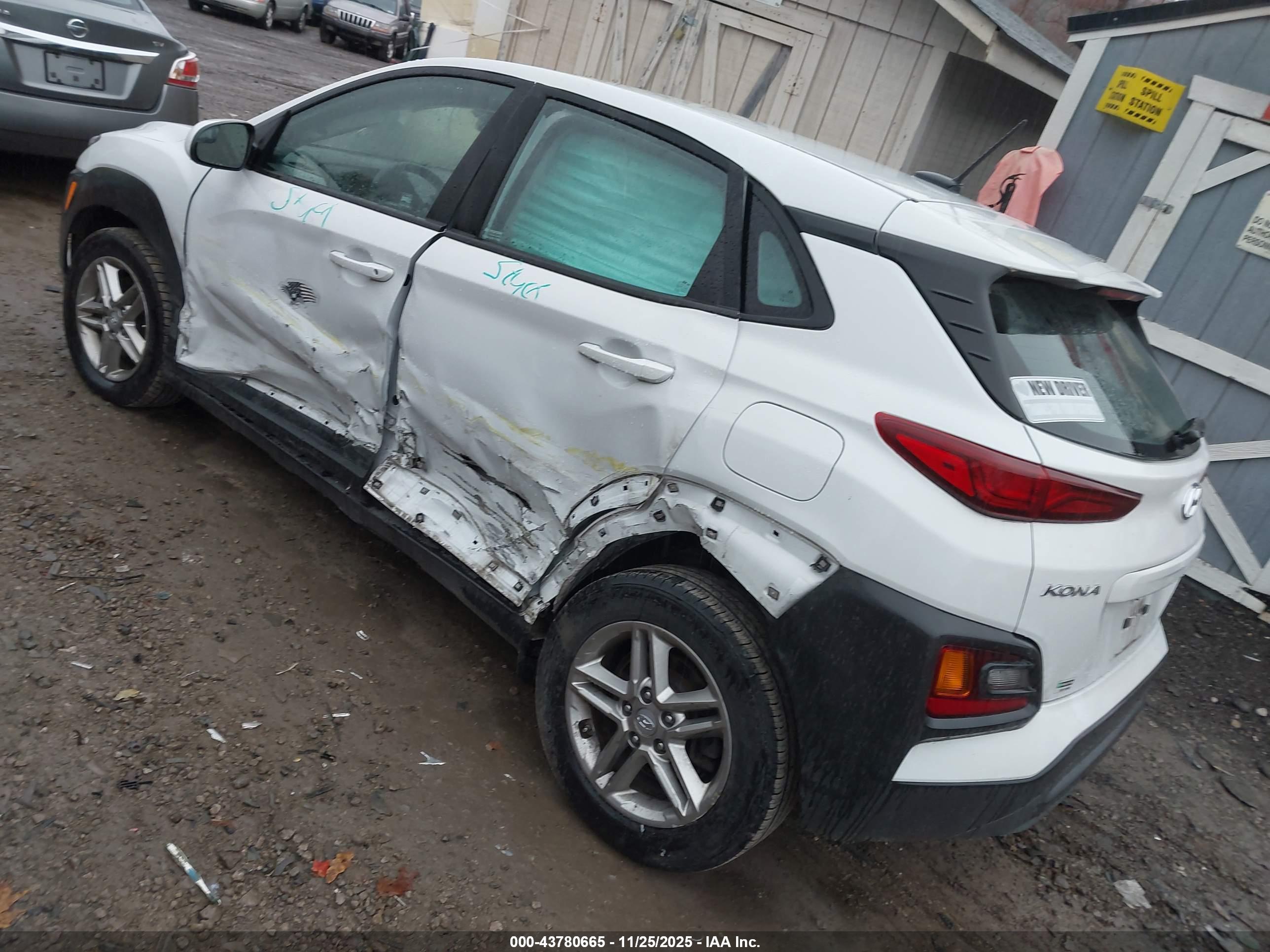 HYUNDAI KONA image 6