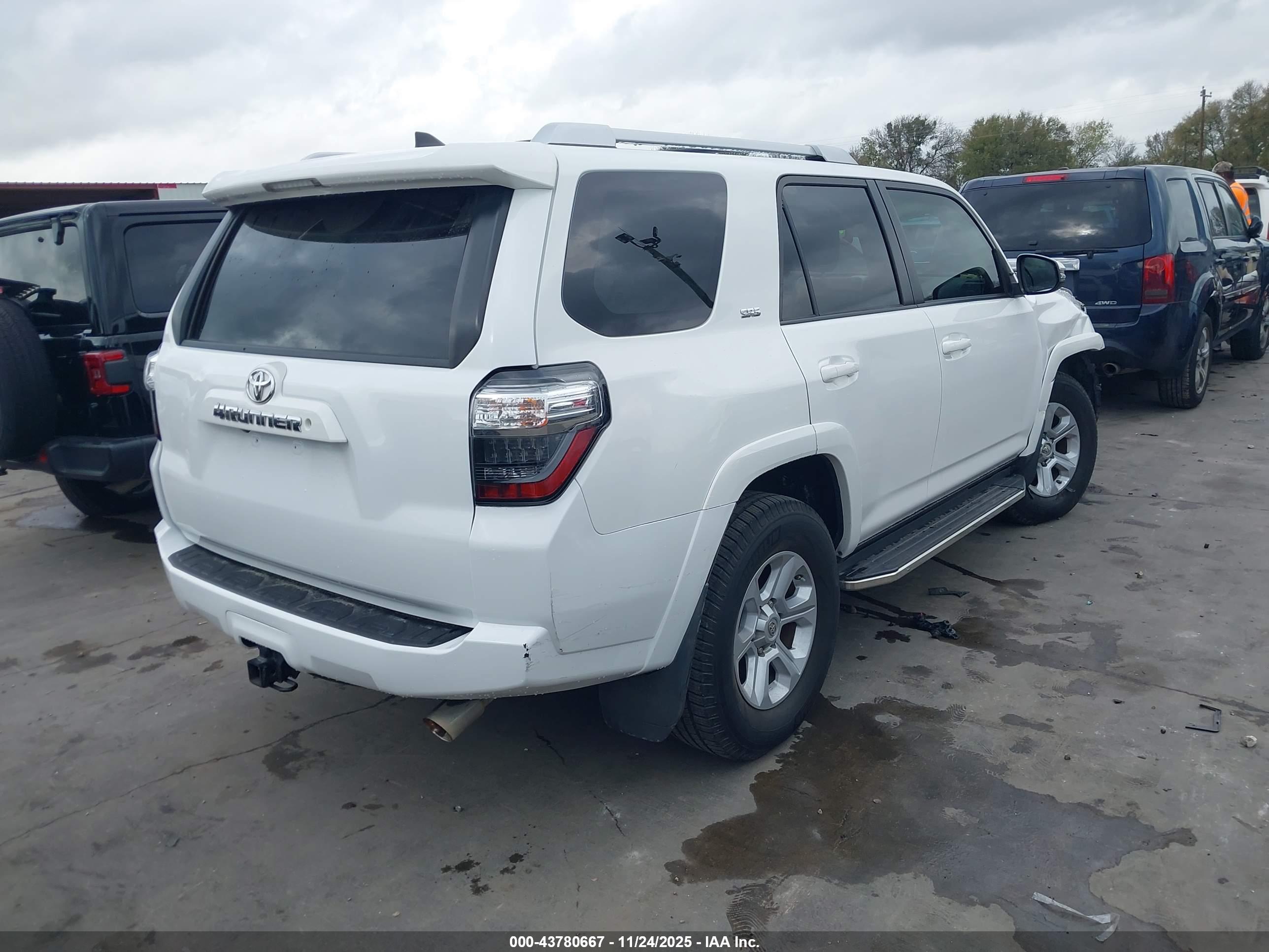 TOYOTA 4RUNNER image 4