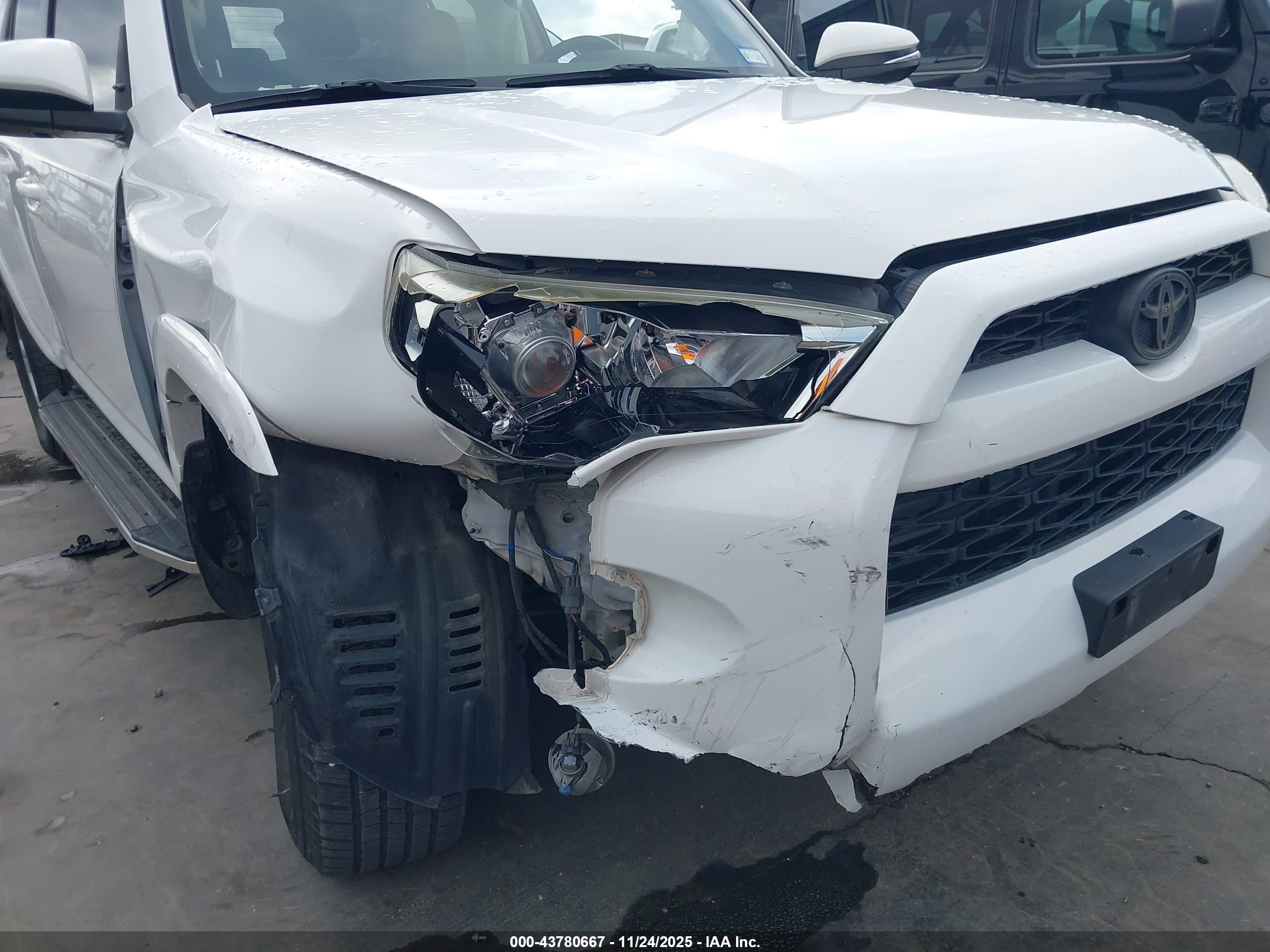 TOYOTA 4RUNNER image 6