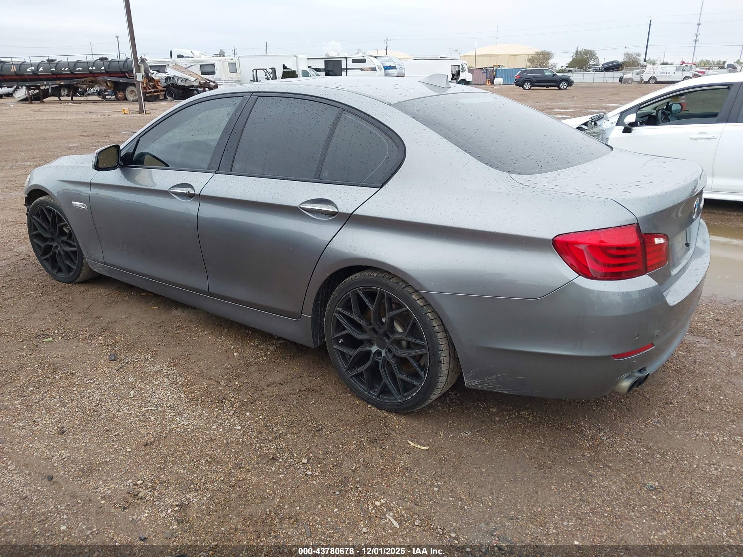 BMW 528I image 3