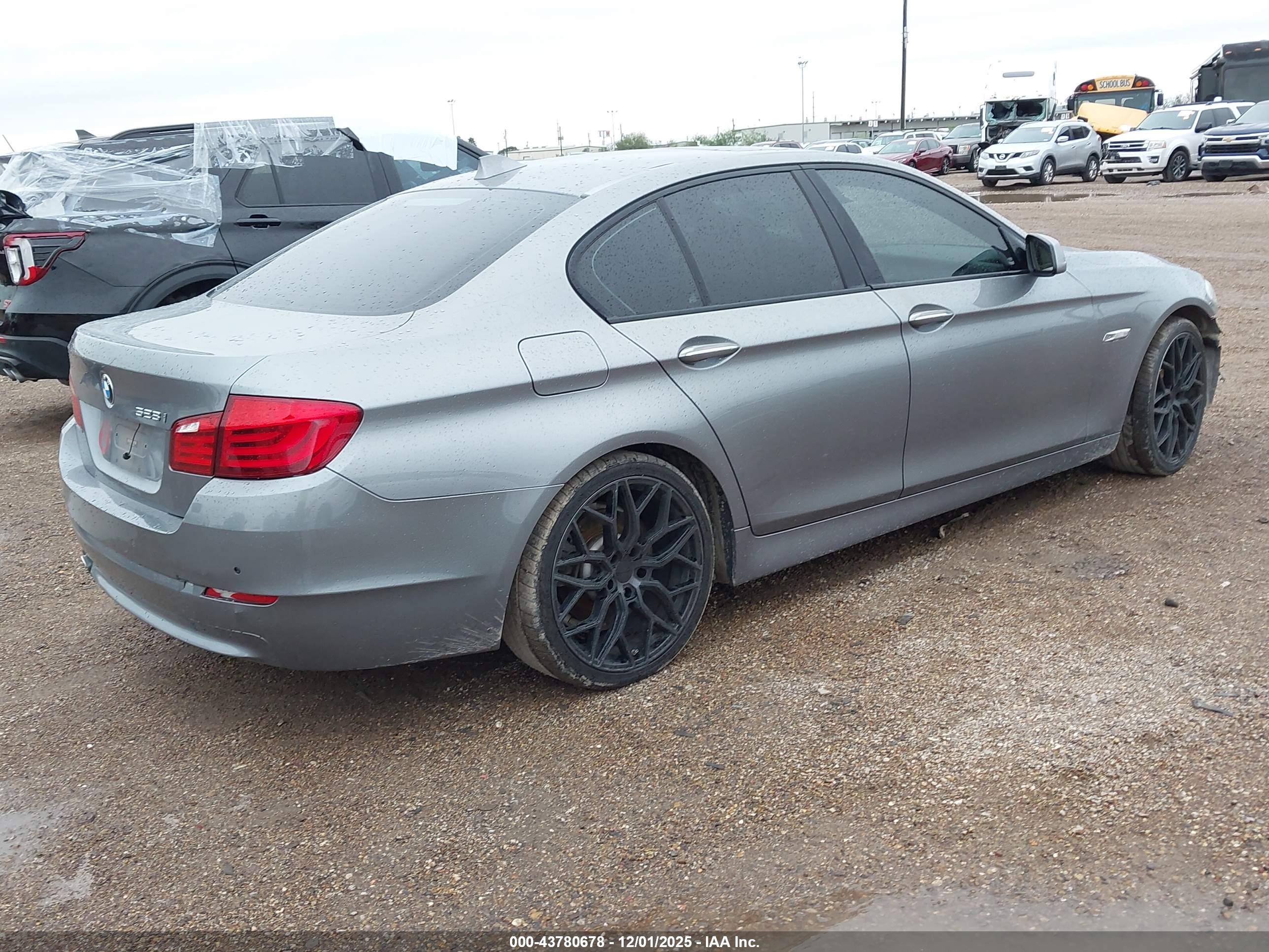 BMW 528I image 4