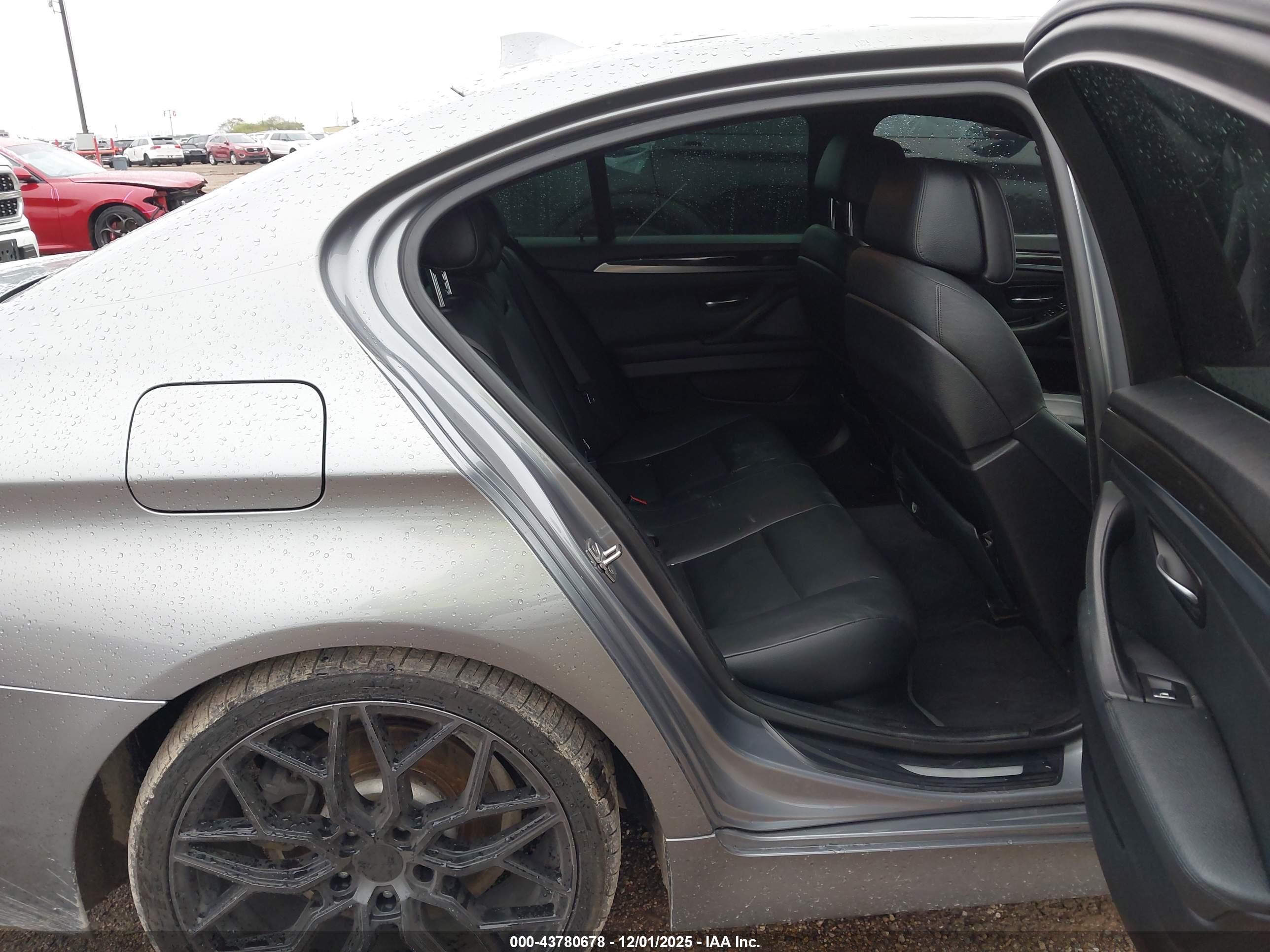 BMW 528I image 8