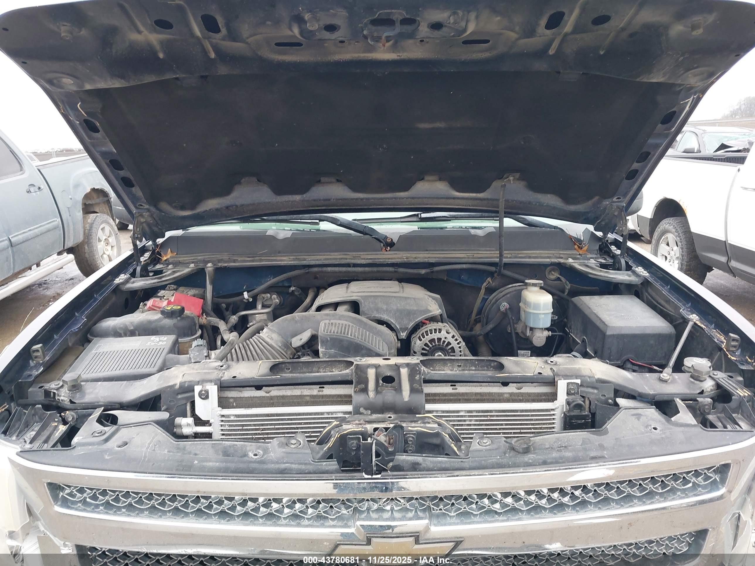 CHEVROLET SILVERADO image 10