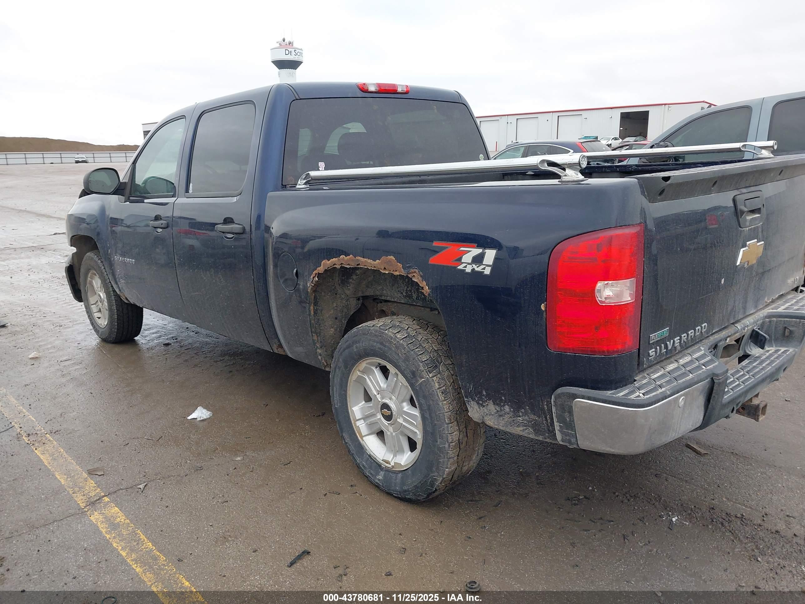 CHEVROLET SILVERADO image 3