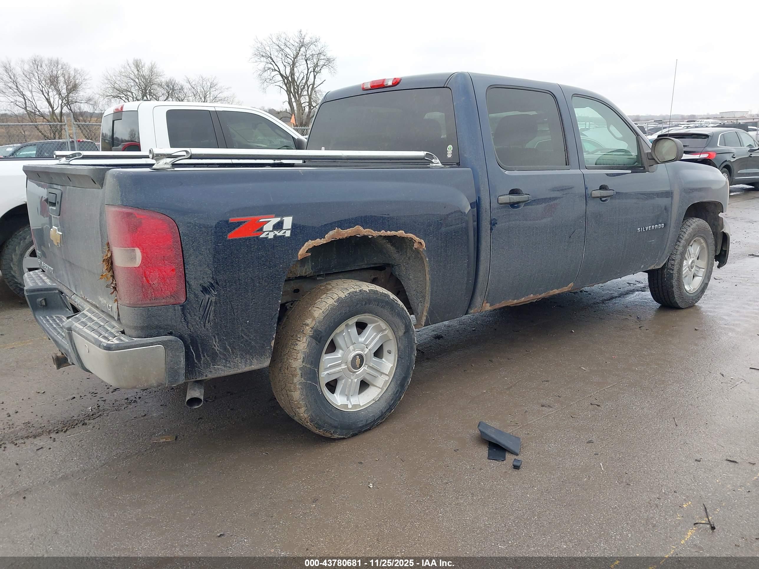 CHEVROLET SILVERADO image 4