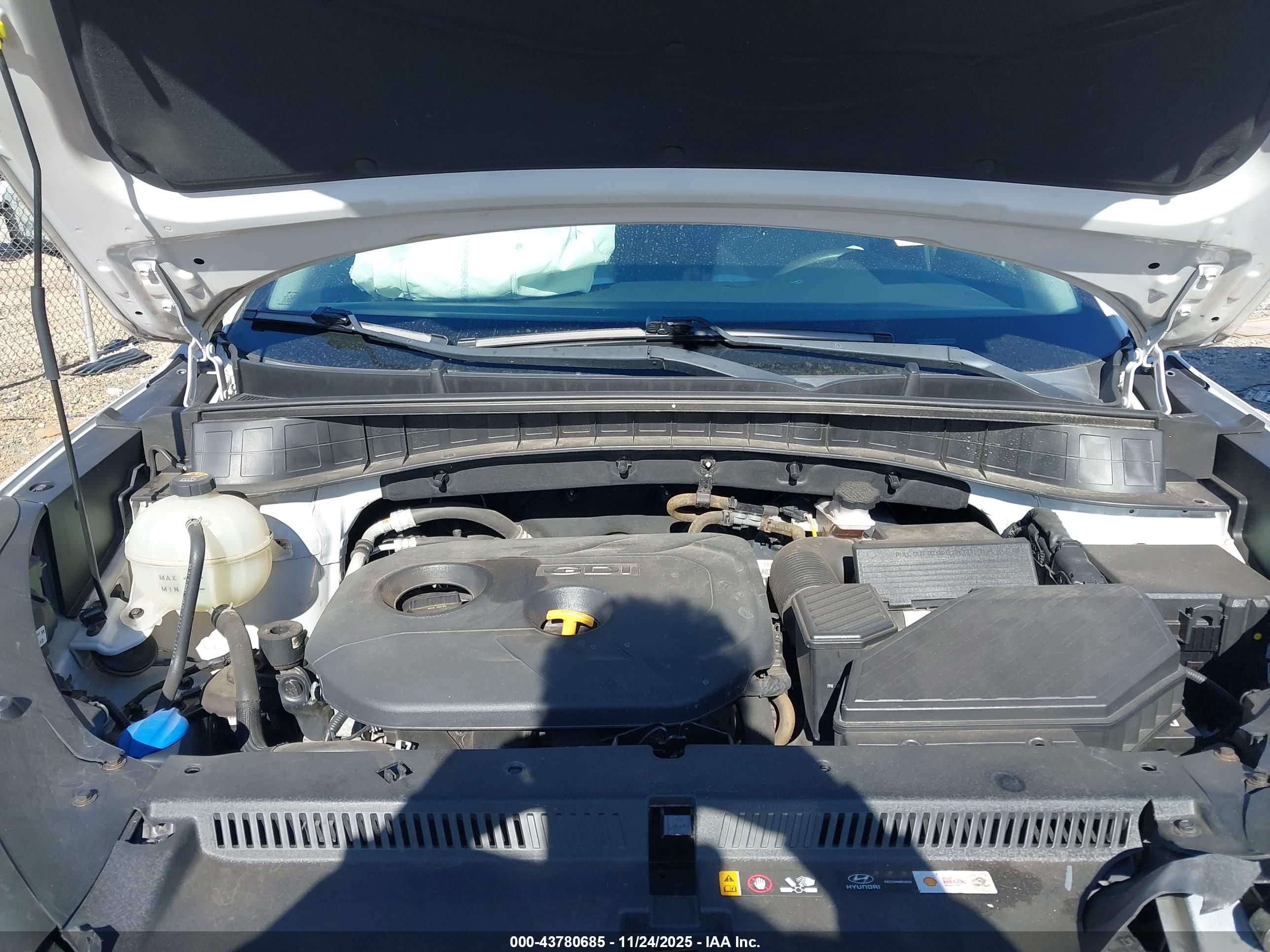 HYUNDAI TUCSON image 10