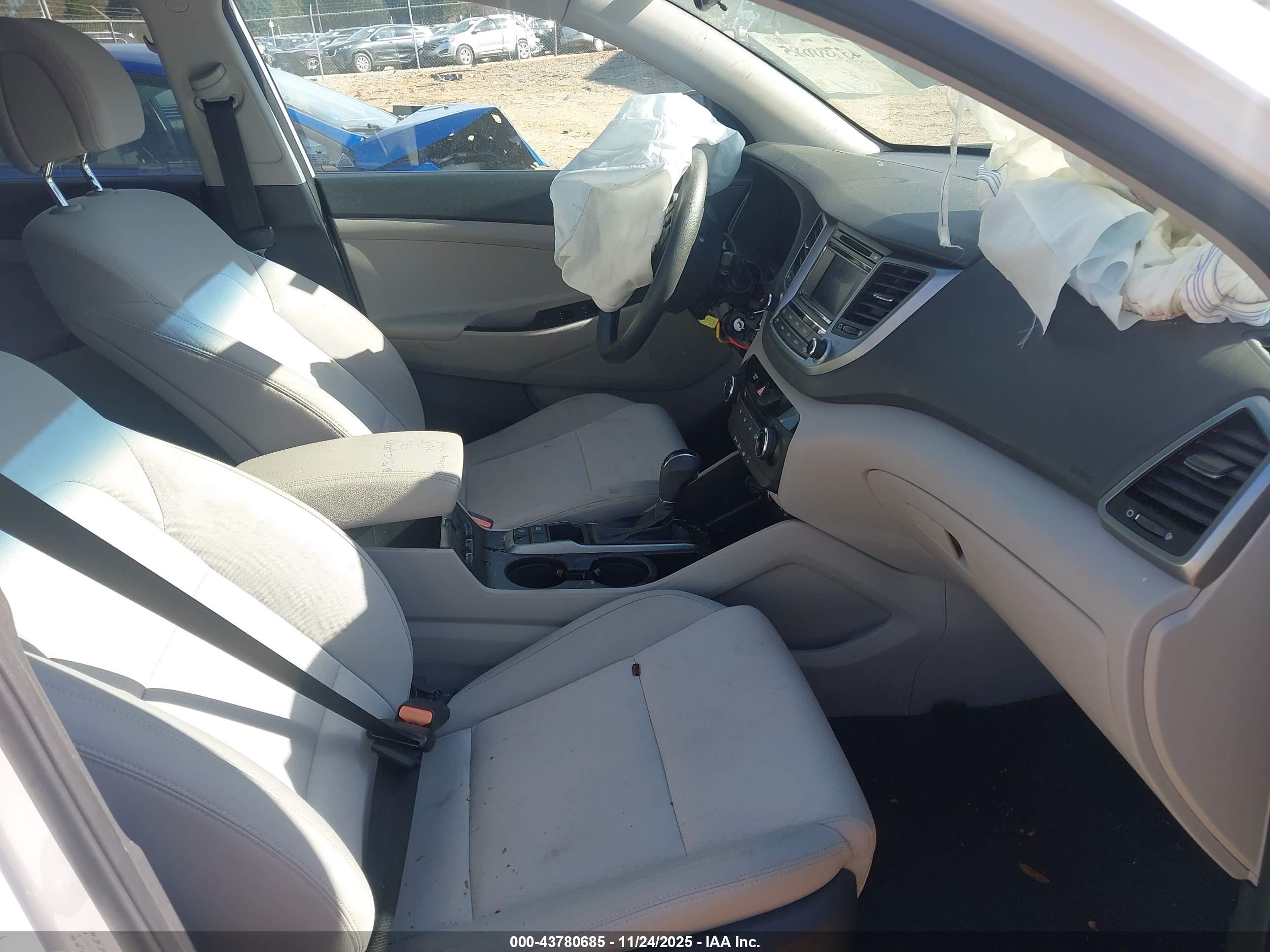 HYUNDAI TUCSON image 5