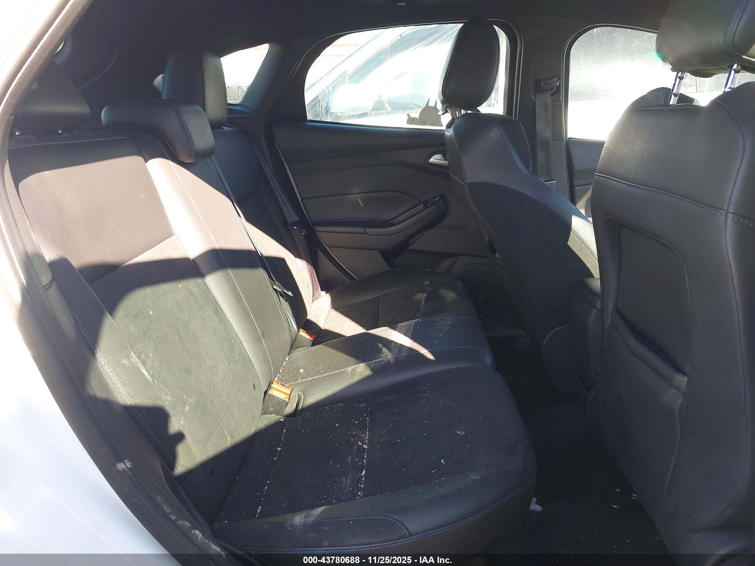FORD FOCUS image 8
