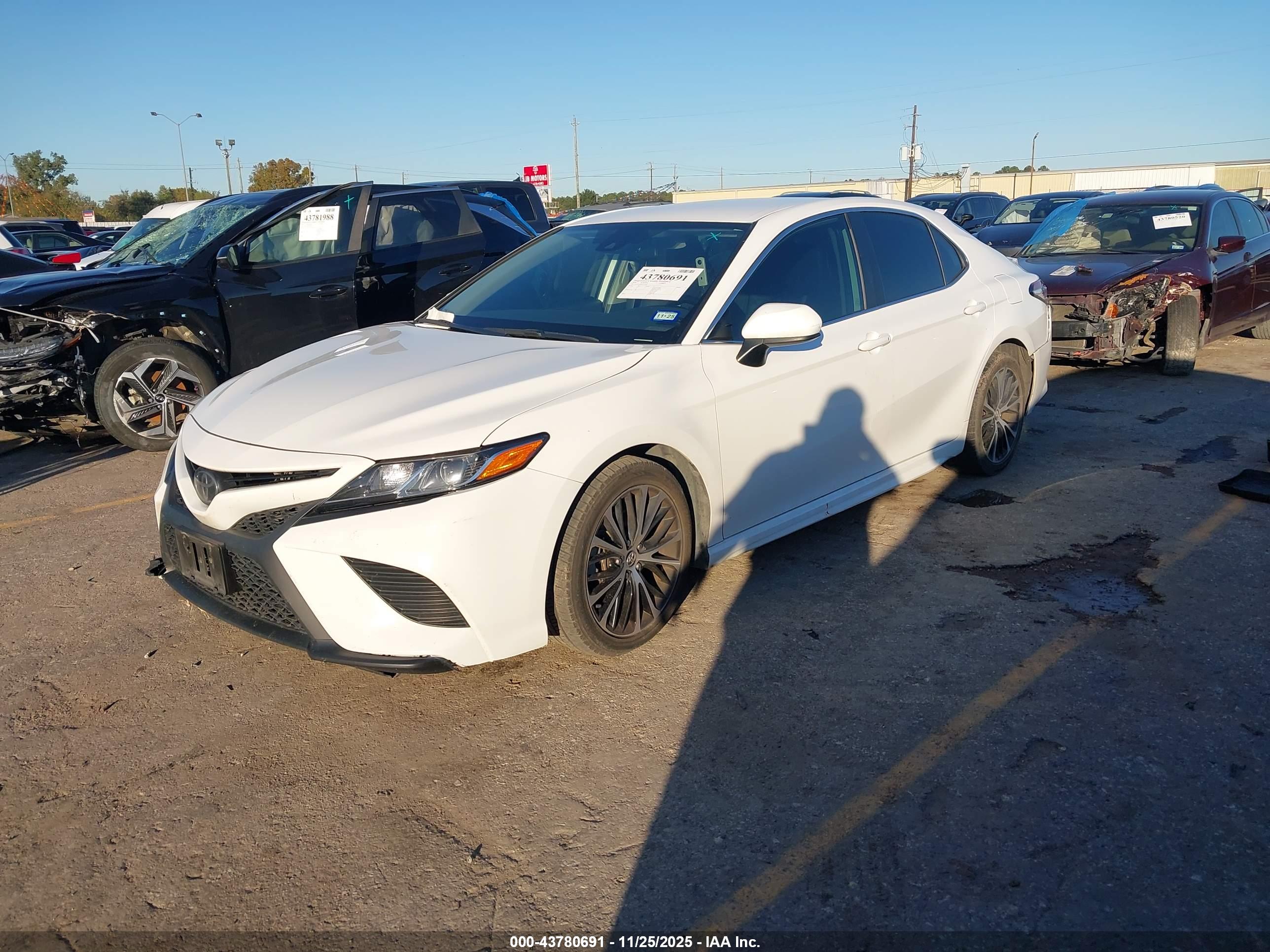 TOYOTA CAMRY image 2