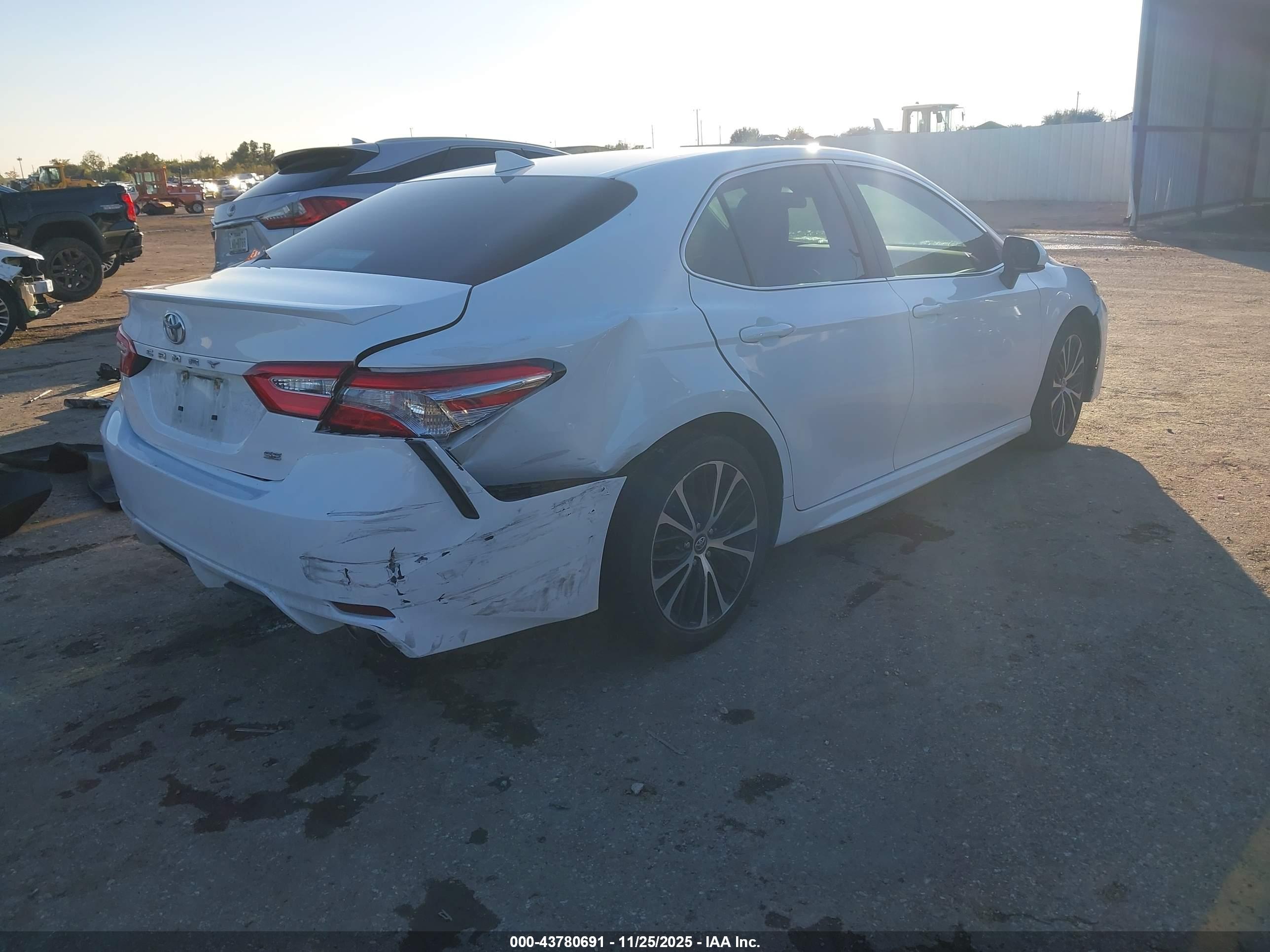 TOYOTA CAMRY image 4