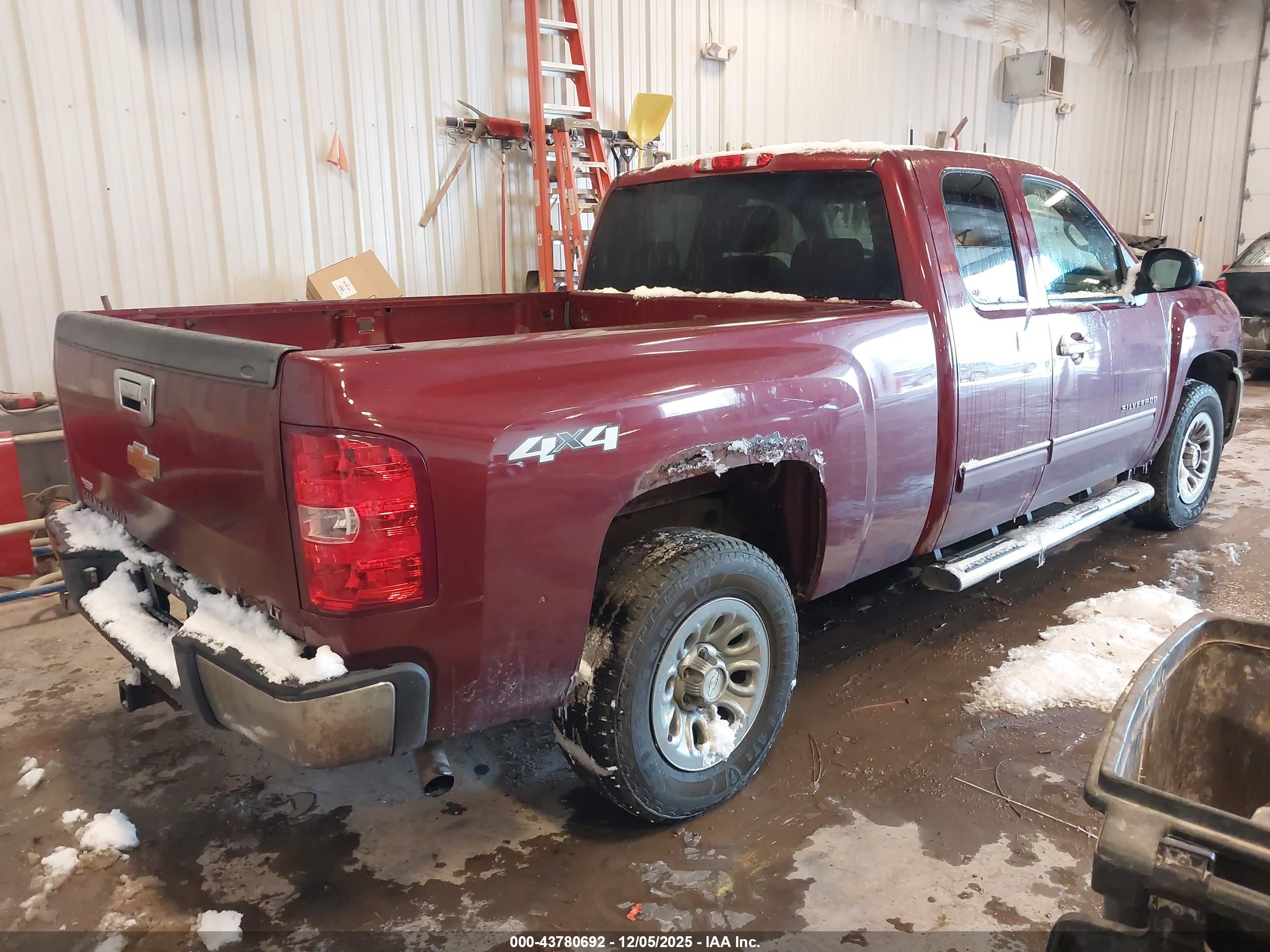 CHEVROLET SILVERADO image 4