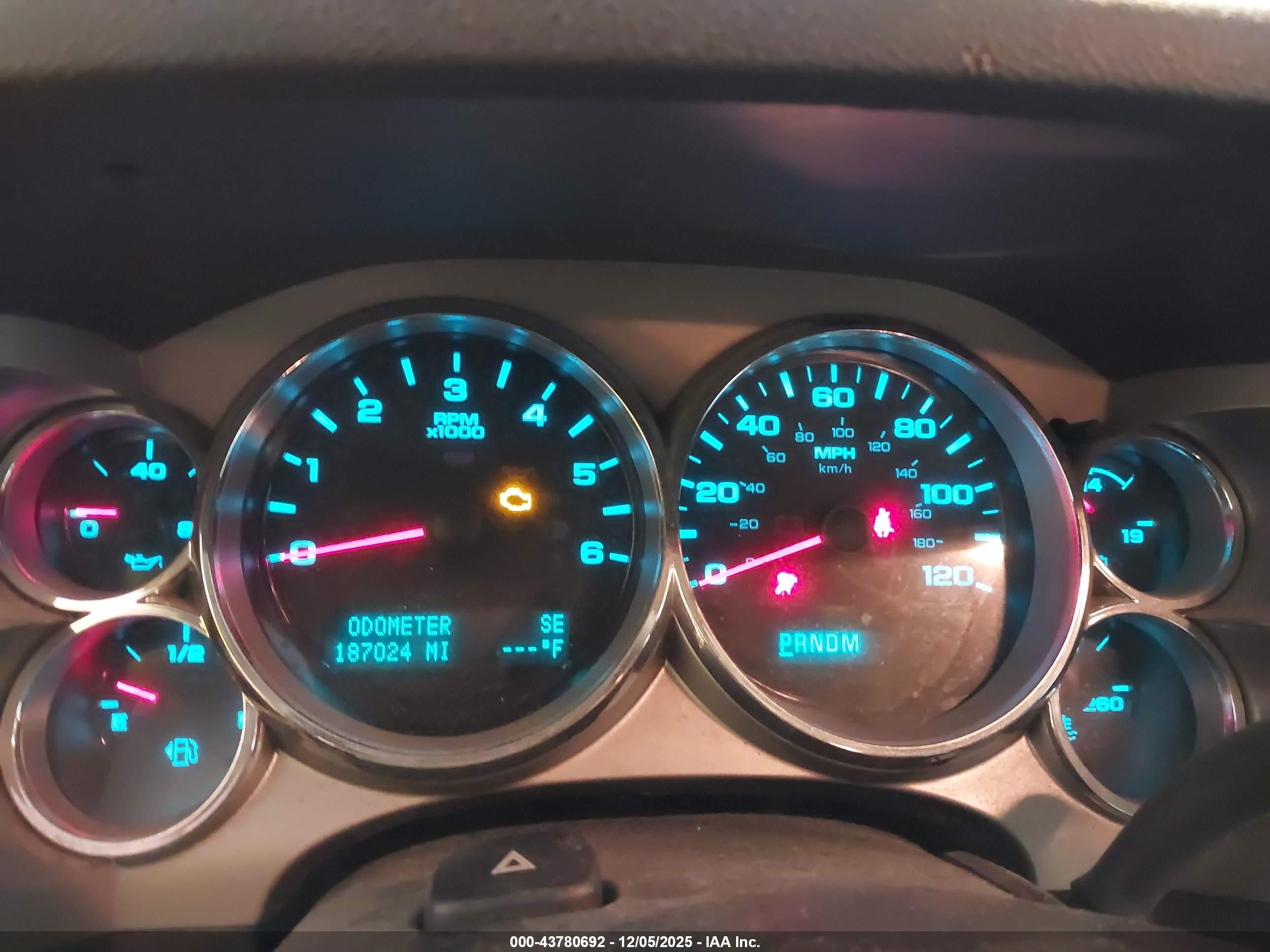 CHEVROLET SILVERADO image 7