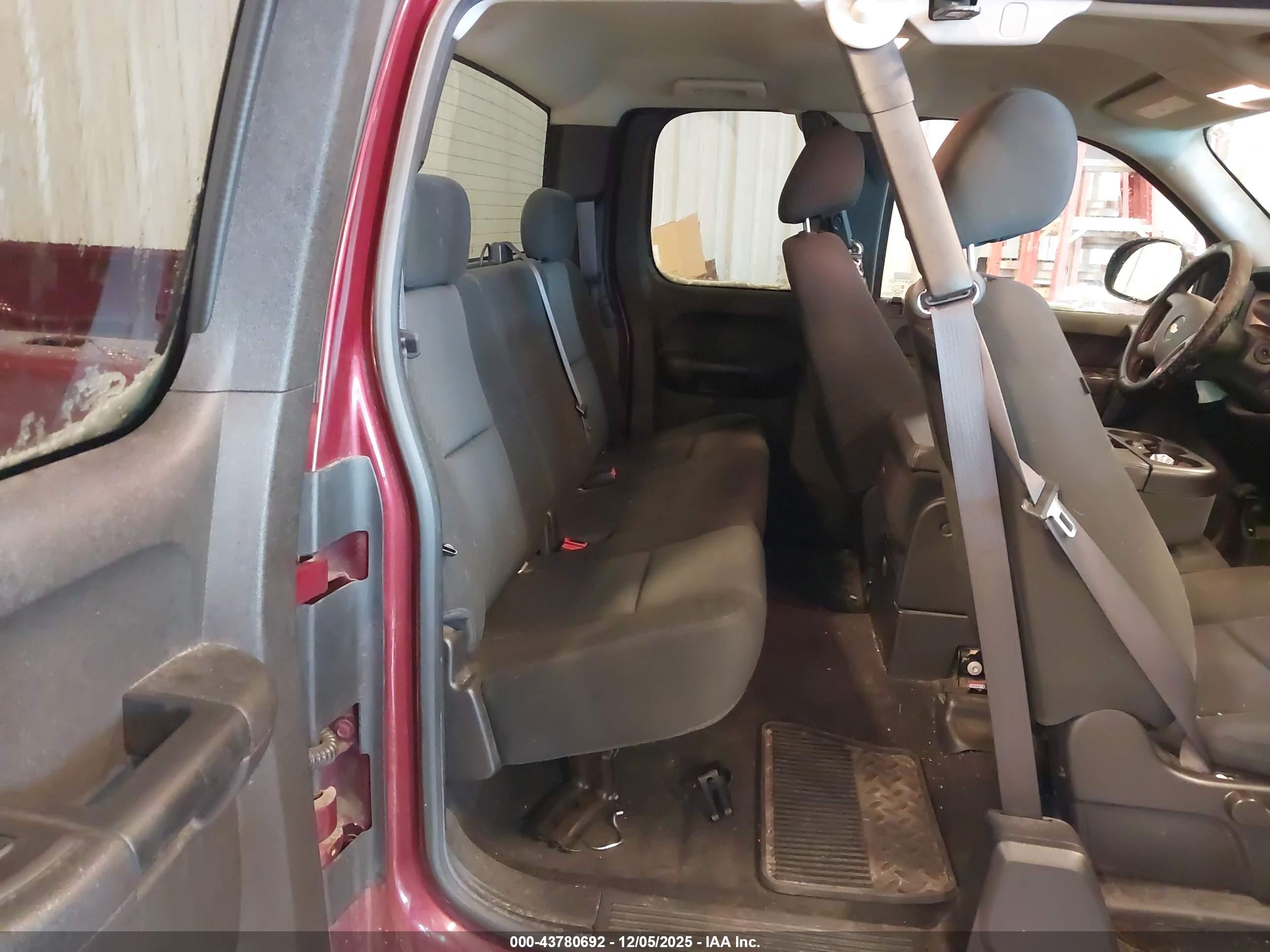 CHEVROLET SILVERADO image 8