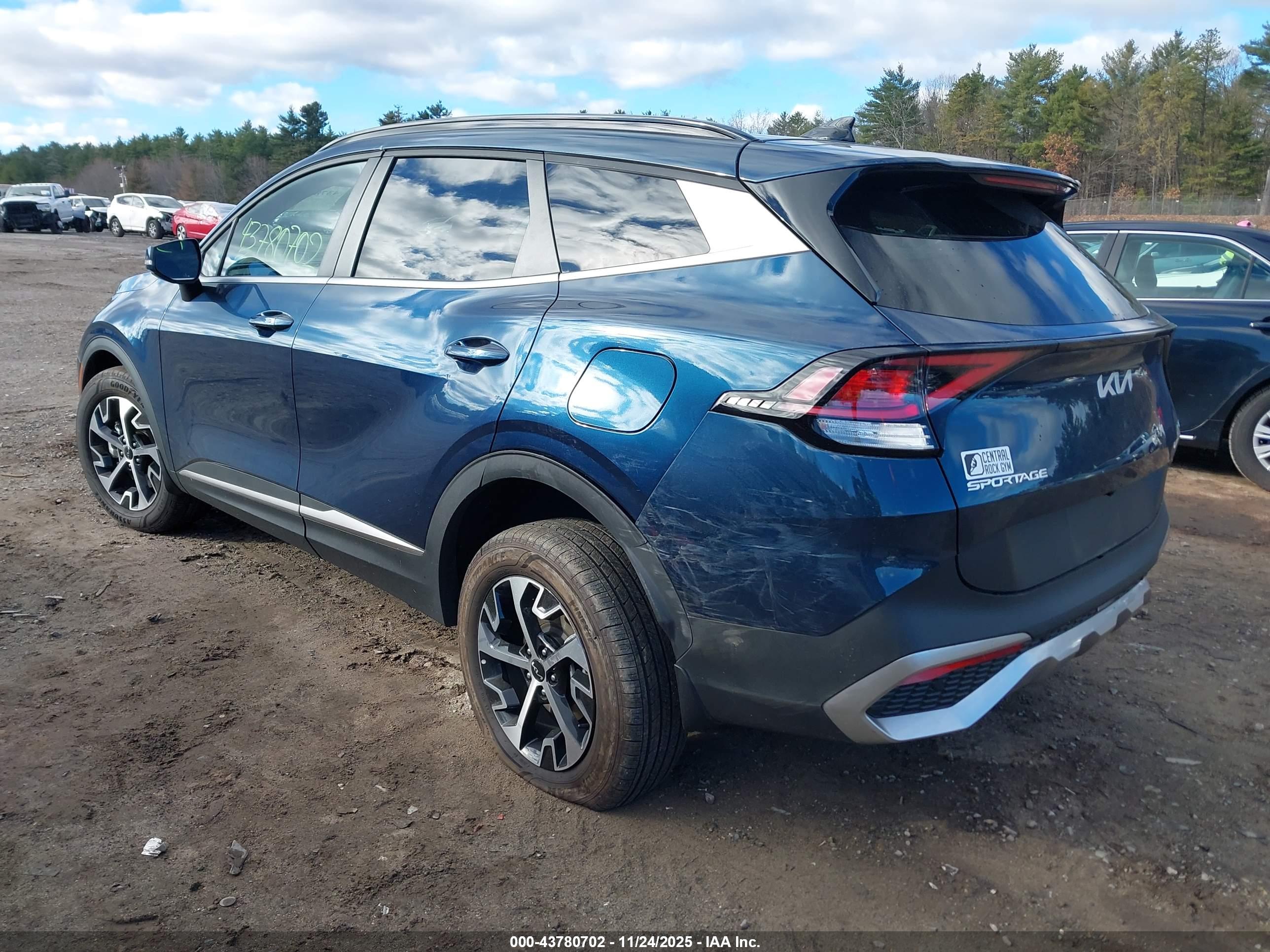 KIA SPORTAGE image 3