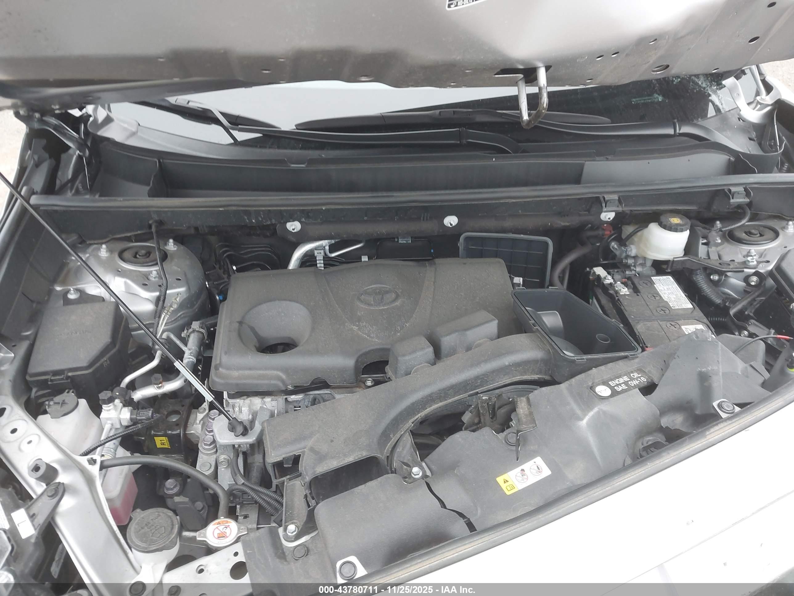 TOYOTA RAV4 image 10