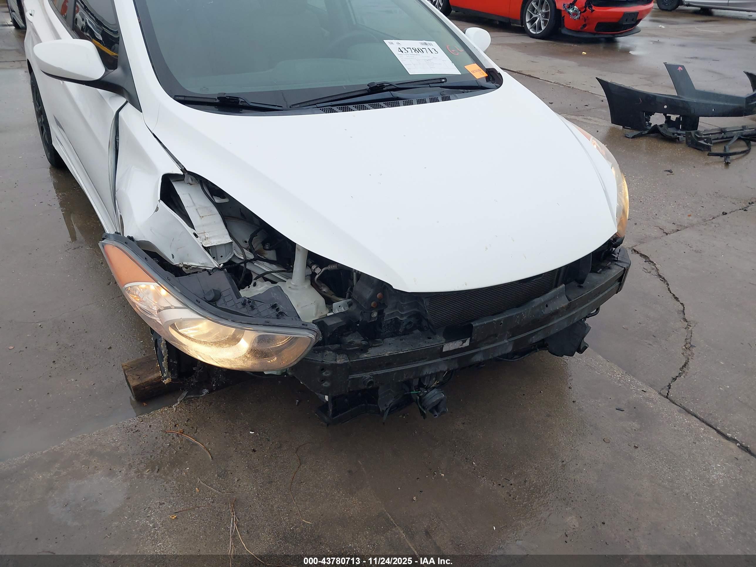 HYUNDAI ELANTRA image 6