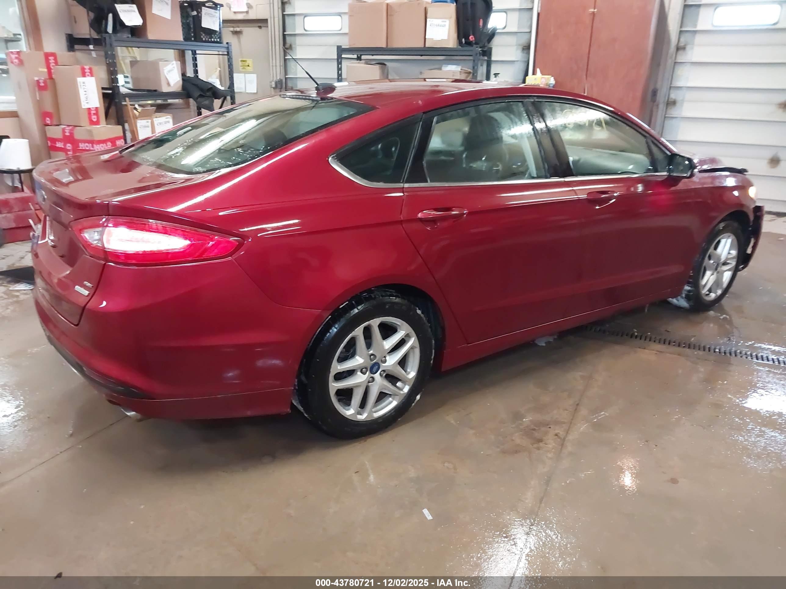 FORD FUSION image 4