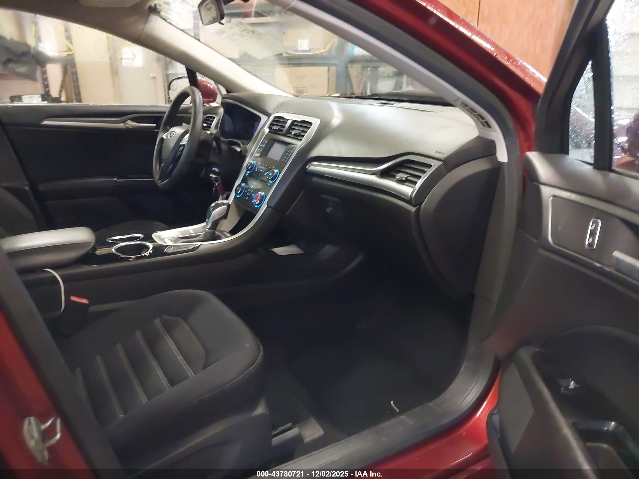 FORD FUSION image 5