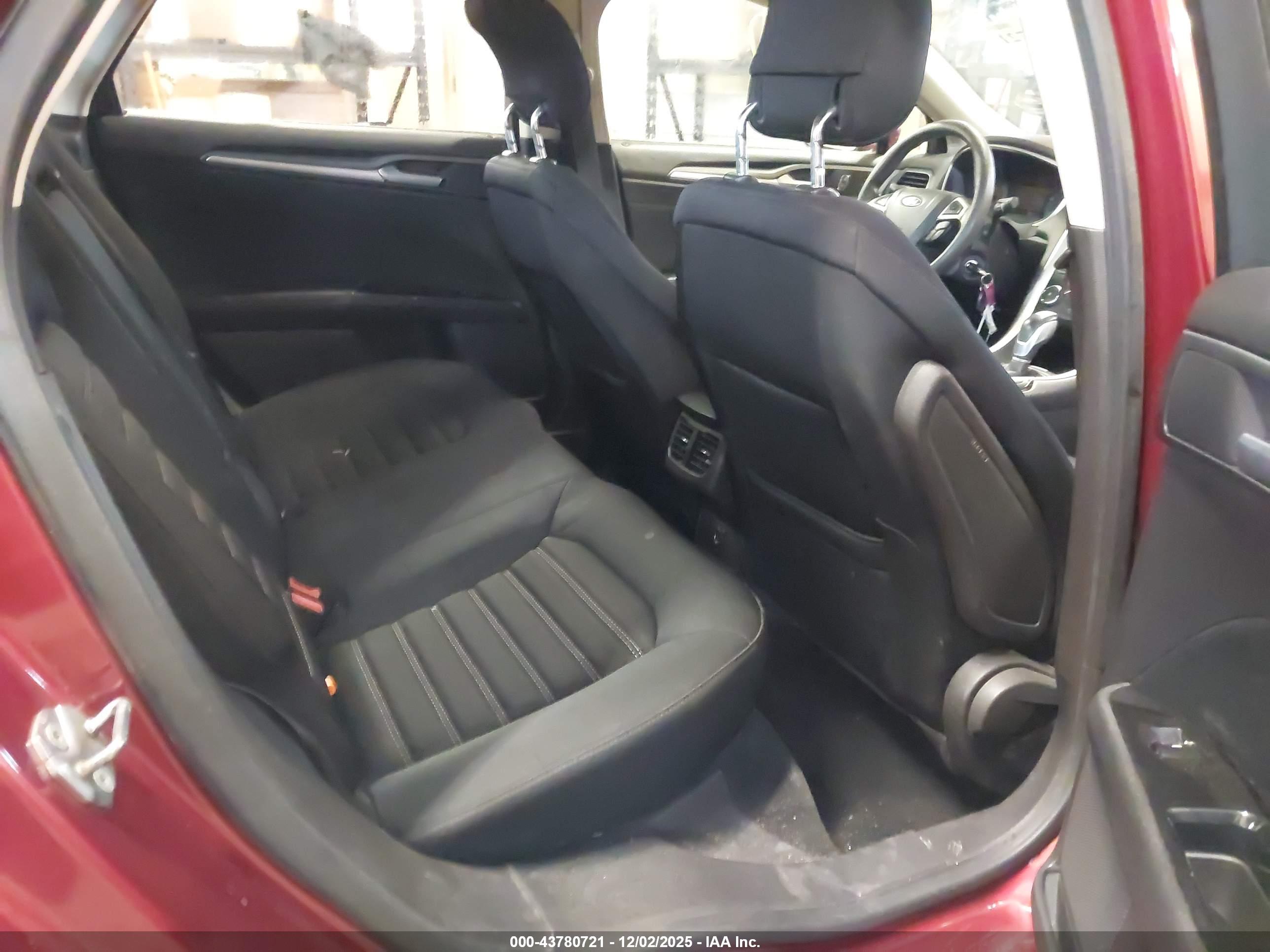 FORD FUSION image 8