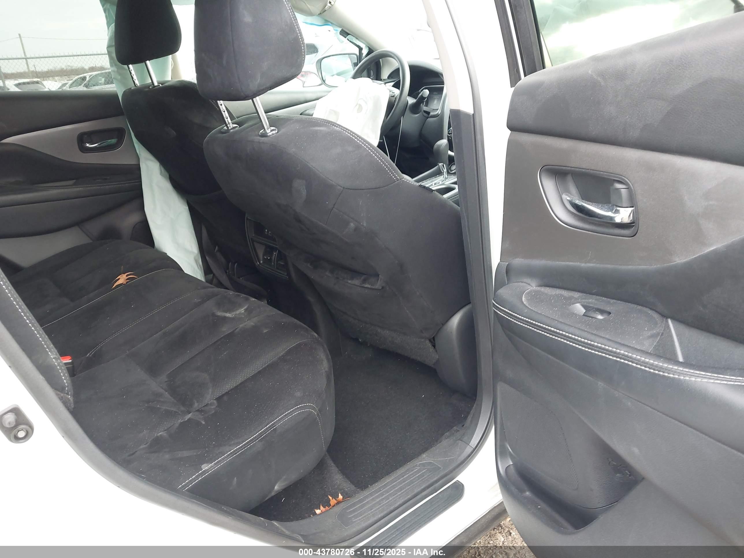 NISSAN MURANO image 8