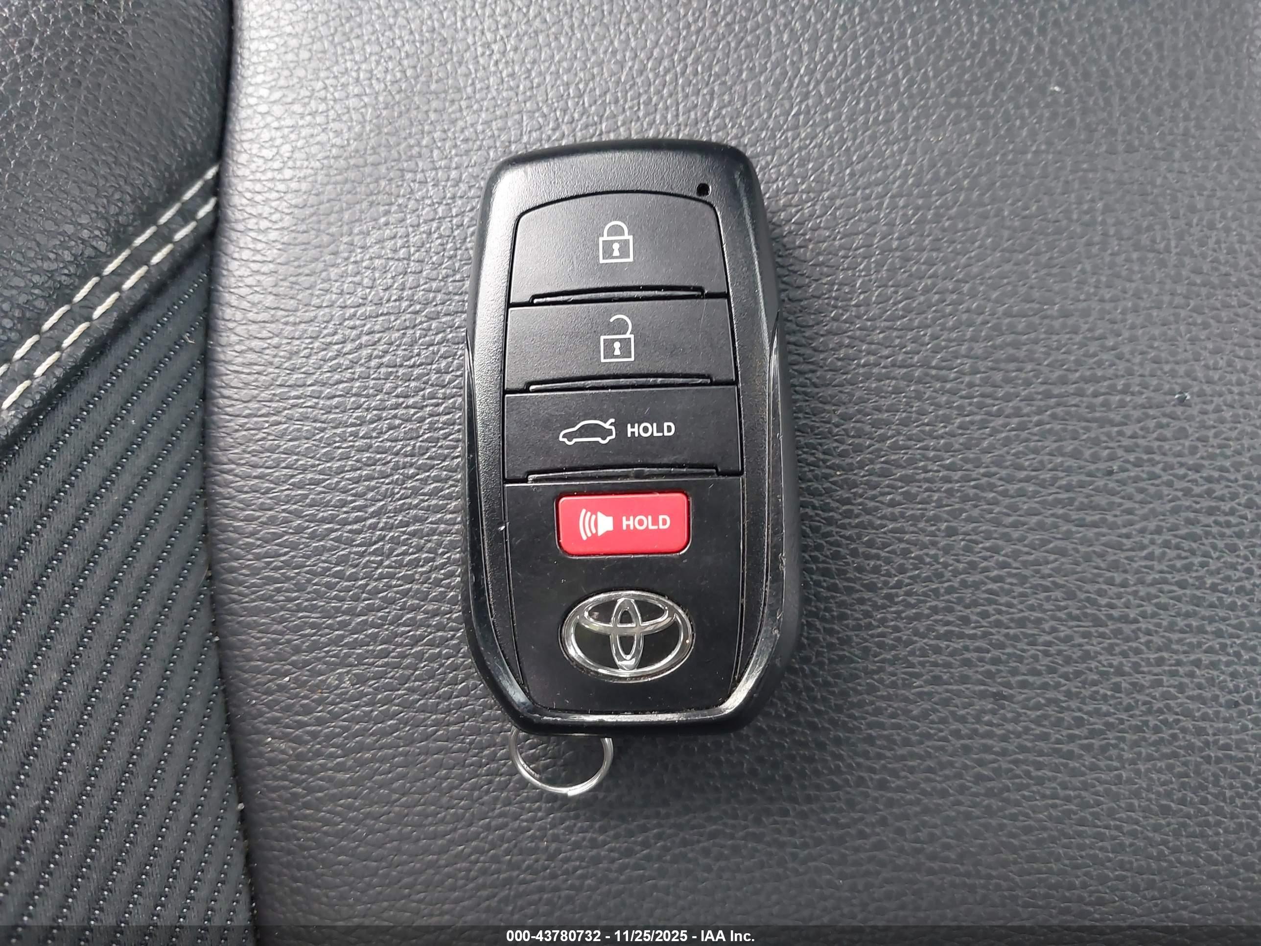 TOYOTA CAMRY image 11