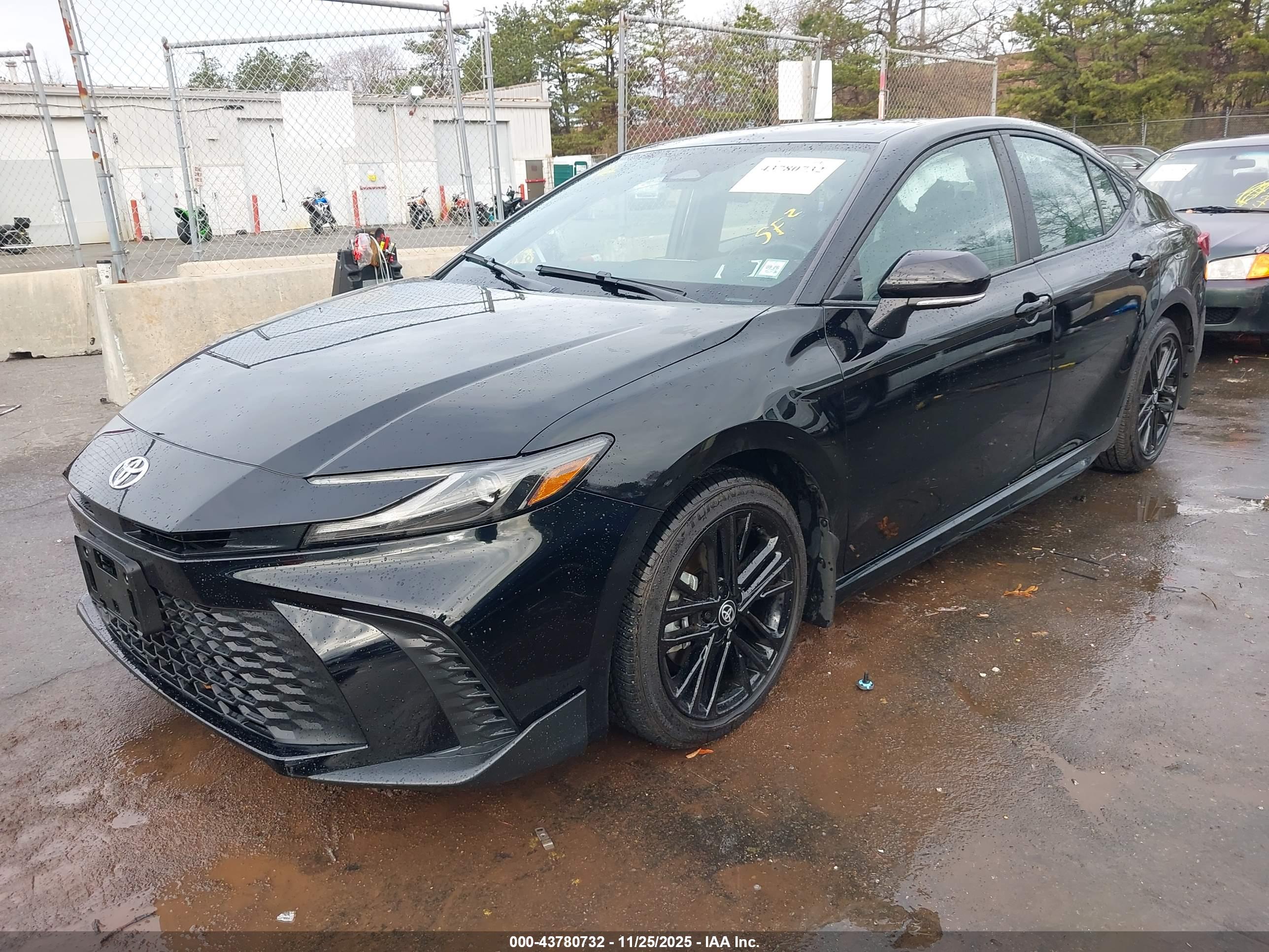TOYOTA CAMRY image 2
