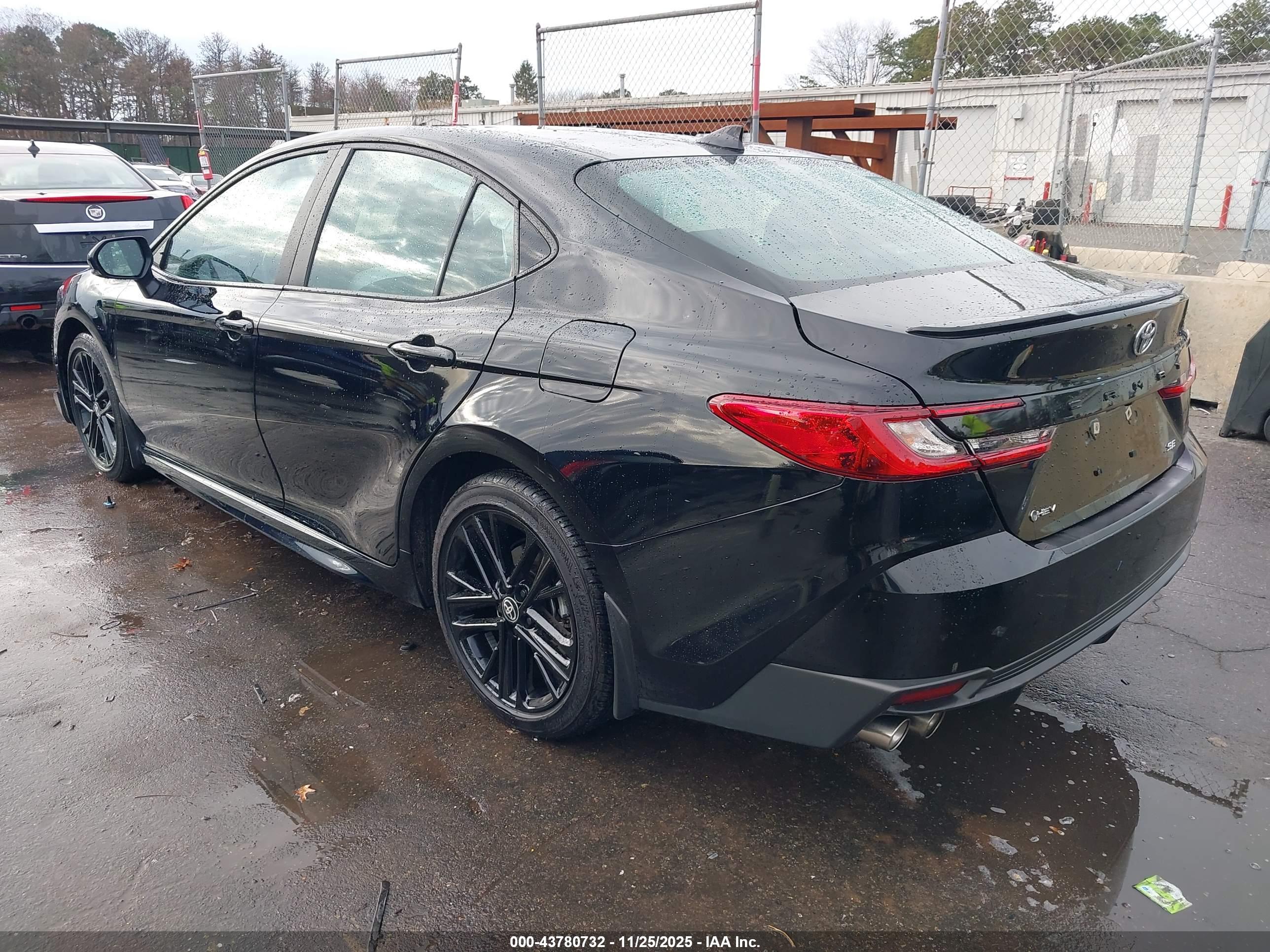 TOYOTA CAMRY image 3