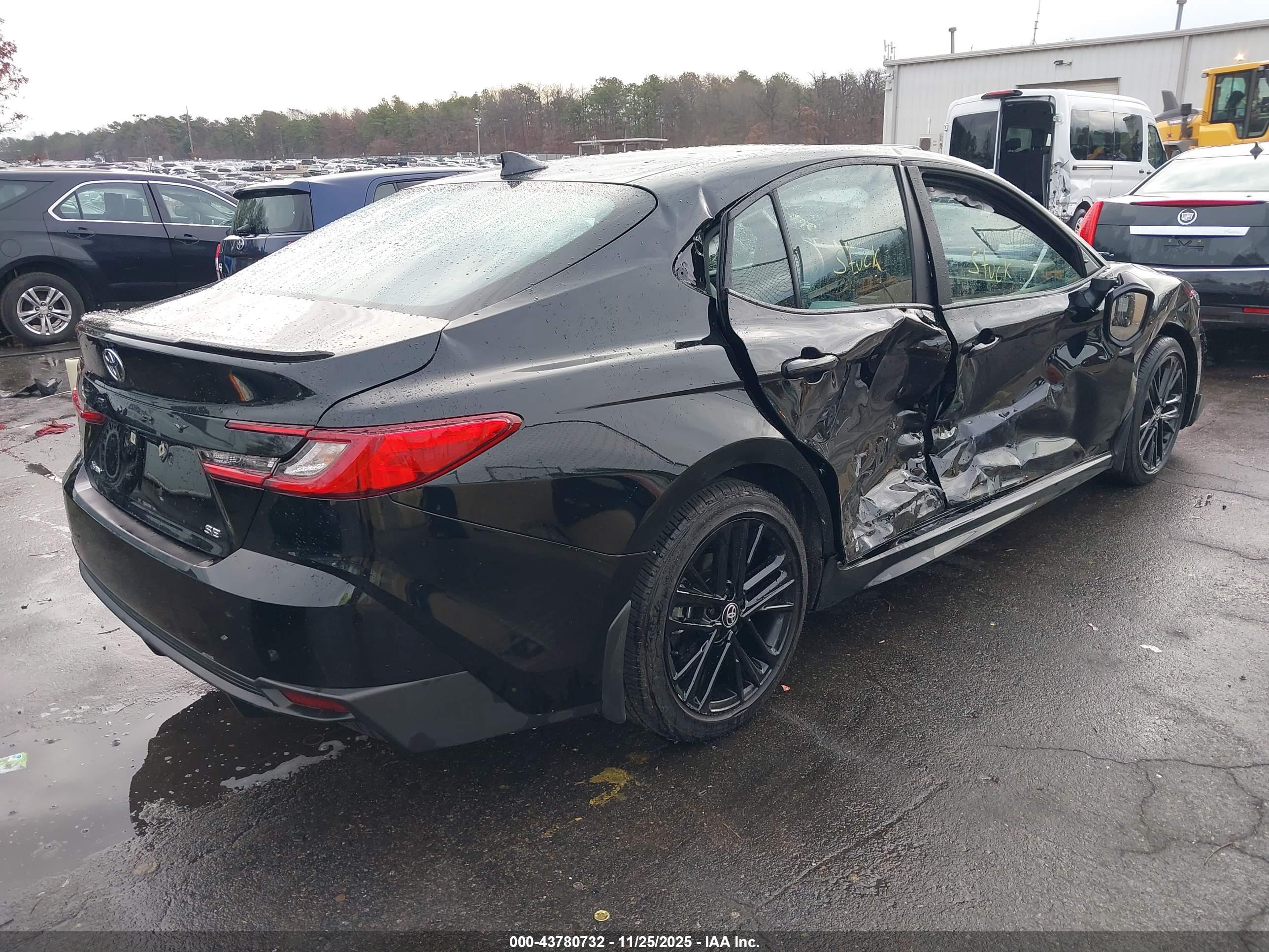 TOYOTA CAMRY image 4