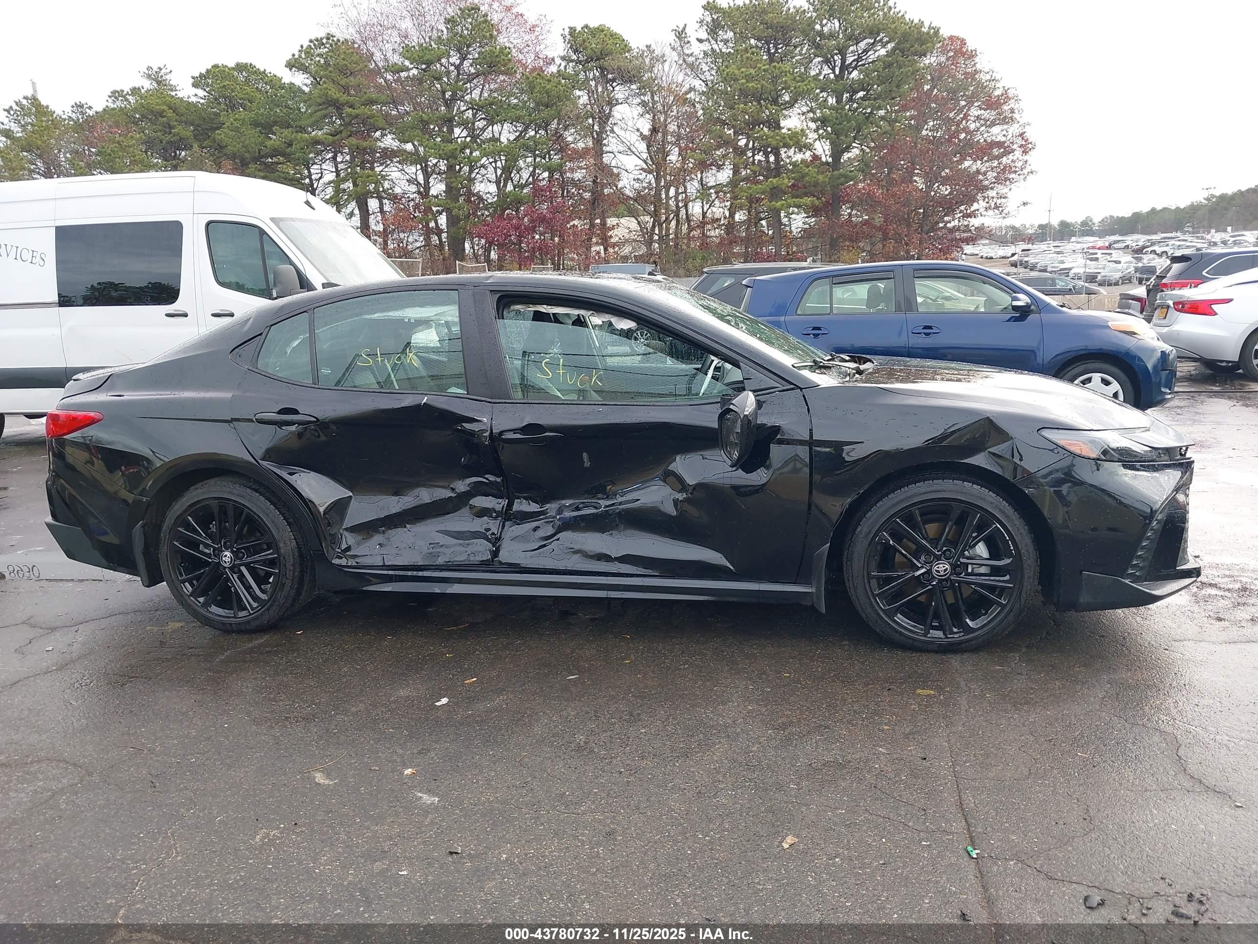 TOYOTA CAMRY image 6