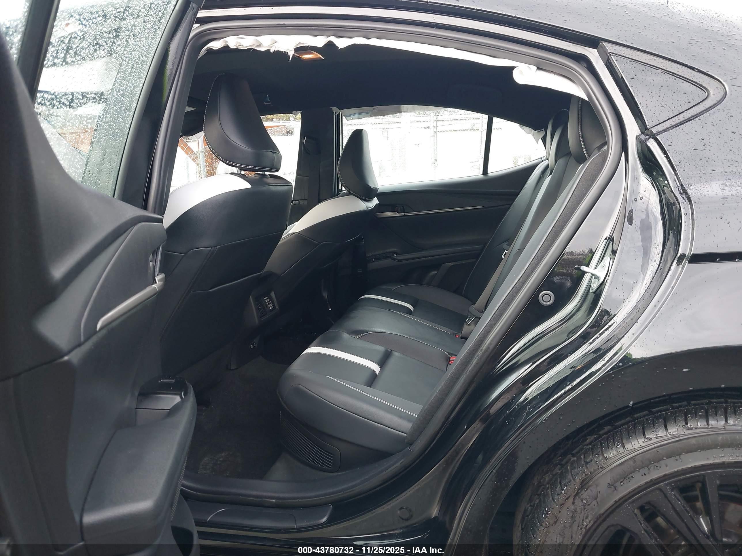 TOYOTA CAMRY image 8