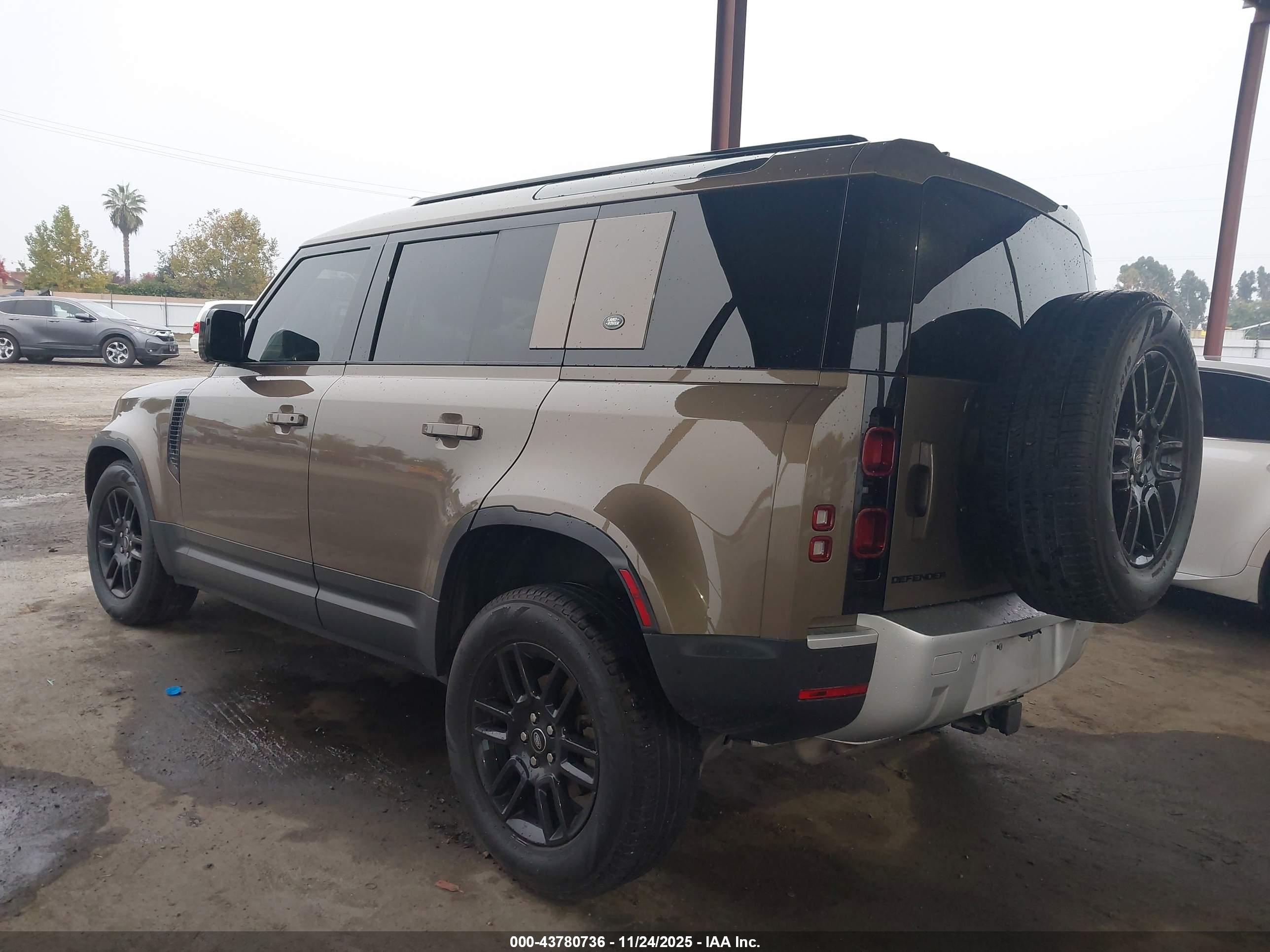 LAND ROVER image 3