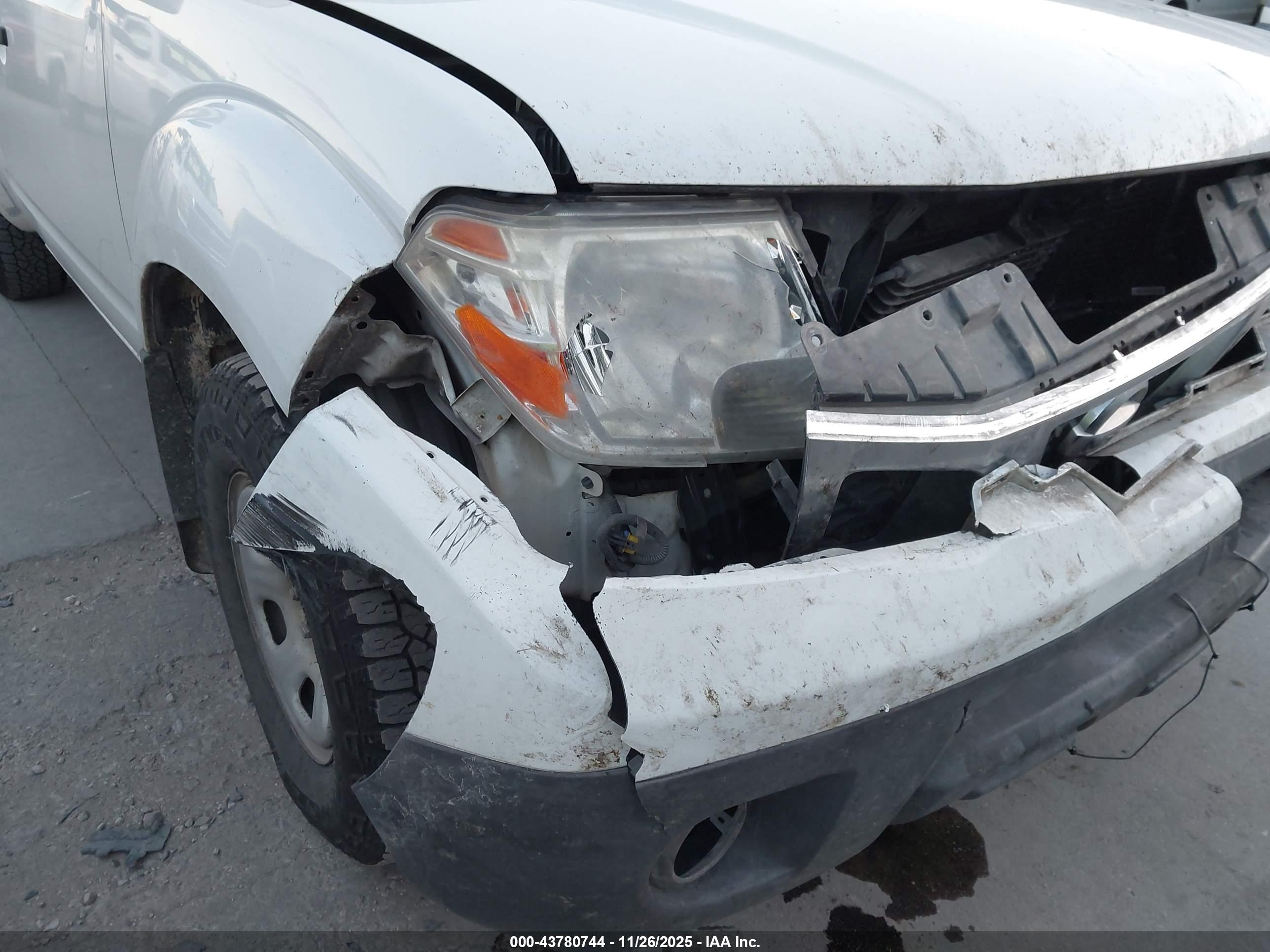 NISSAN FRONTIER image 6