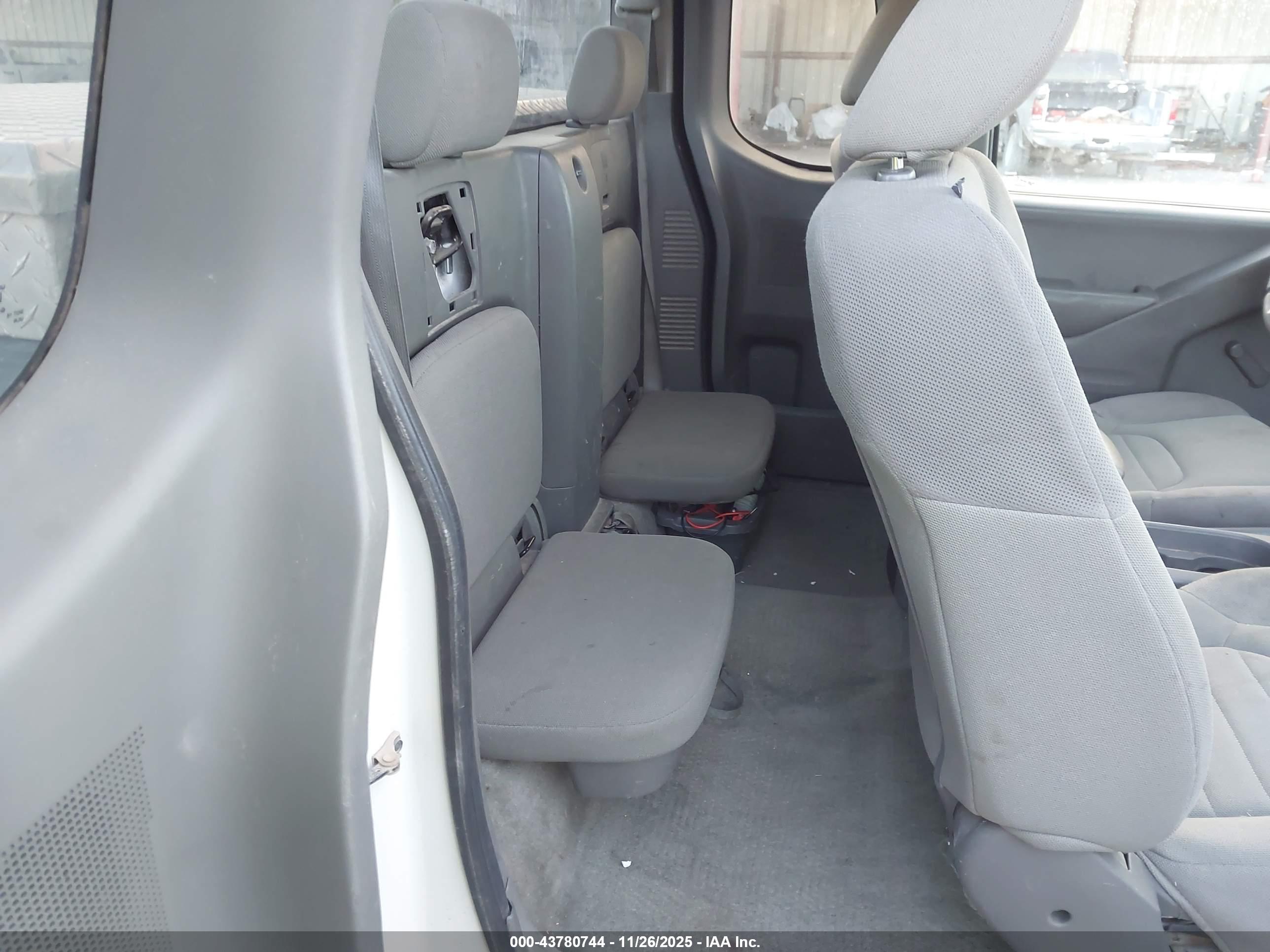 NISSAN FRONTIER image 8