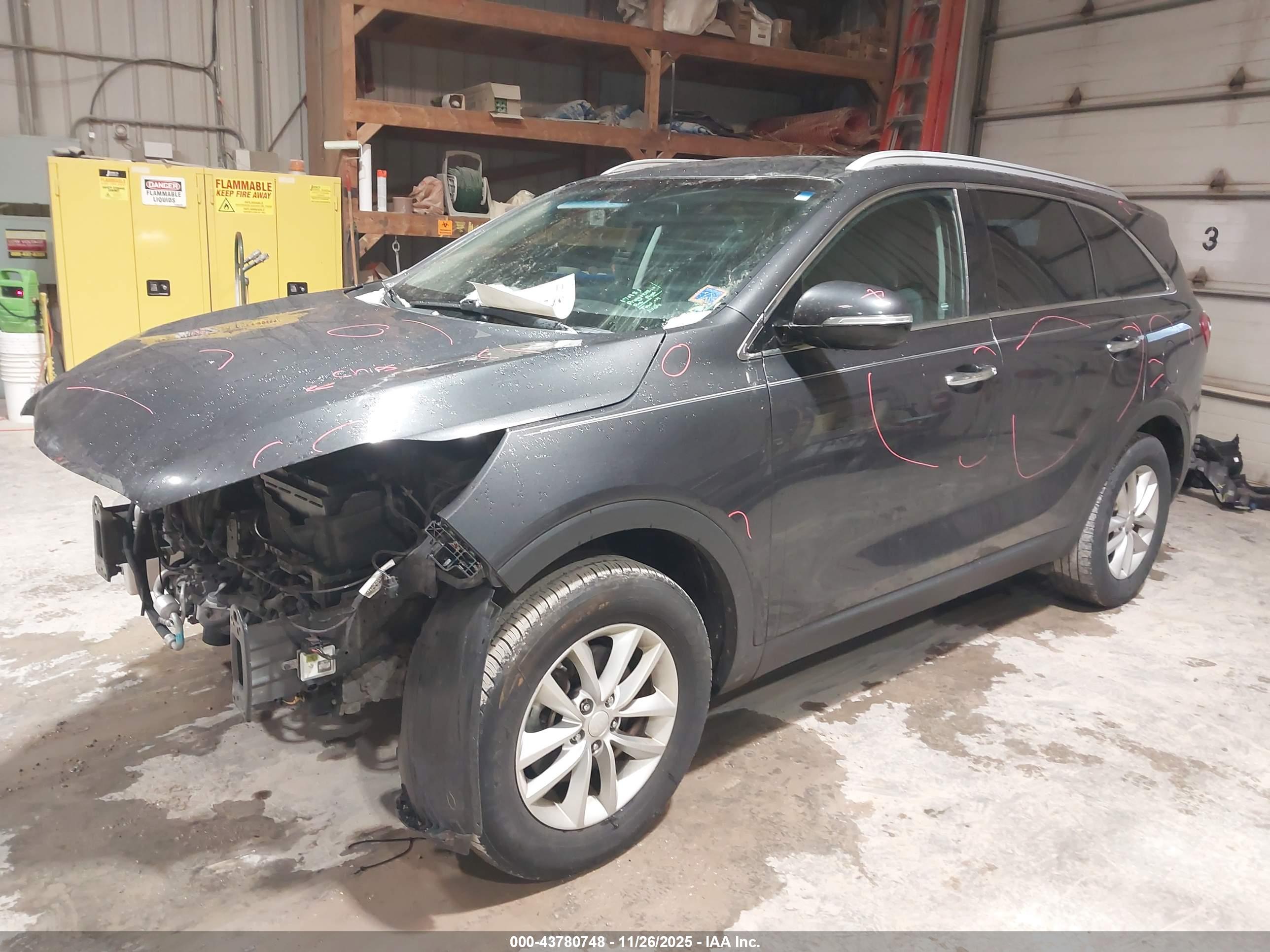 KIA SORENTO image 2