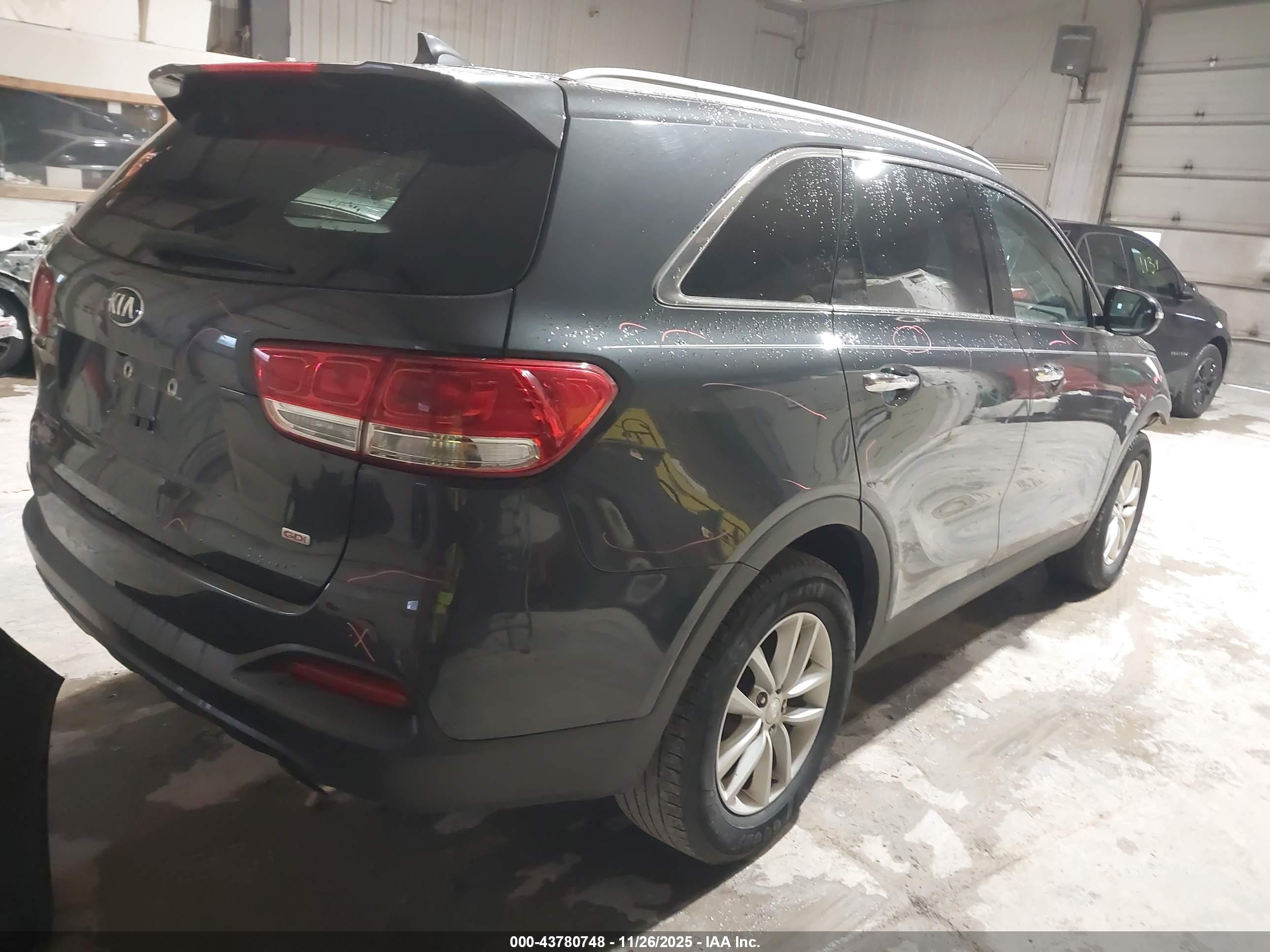 KIA SORENTO image 4