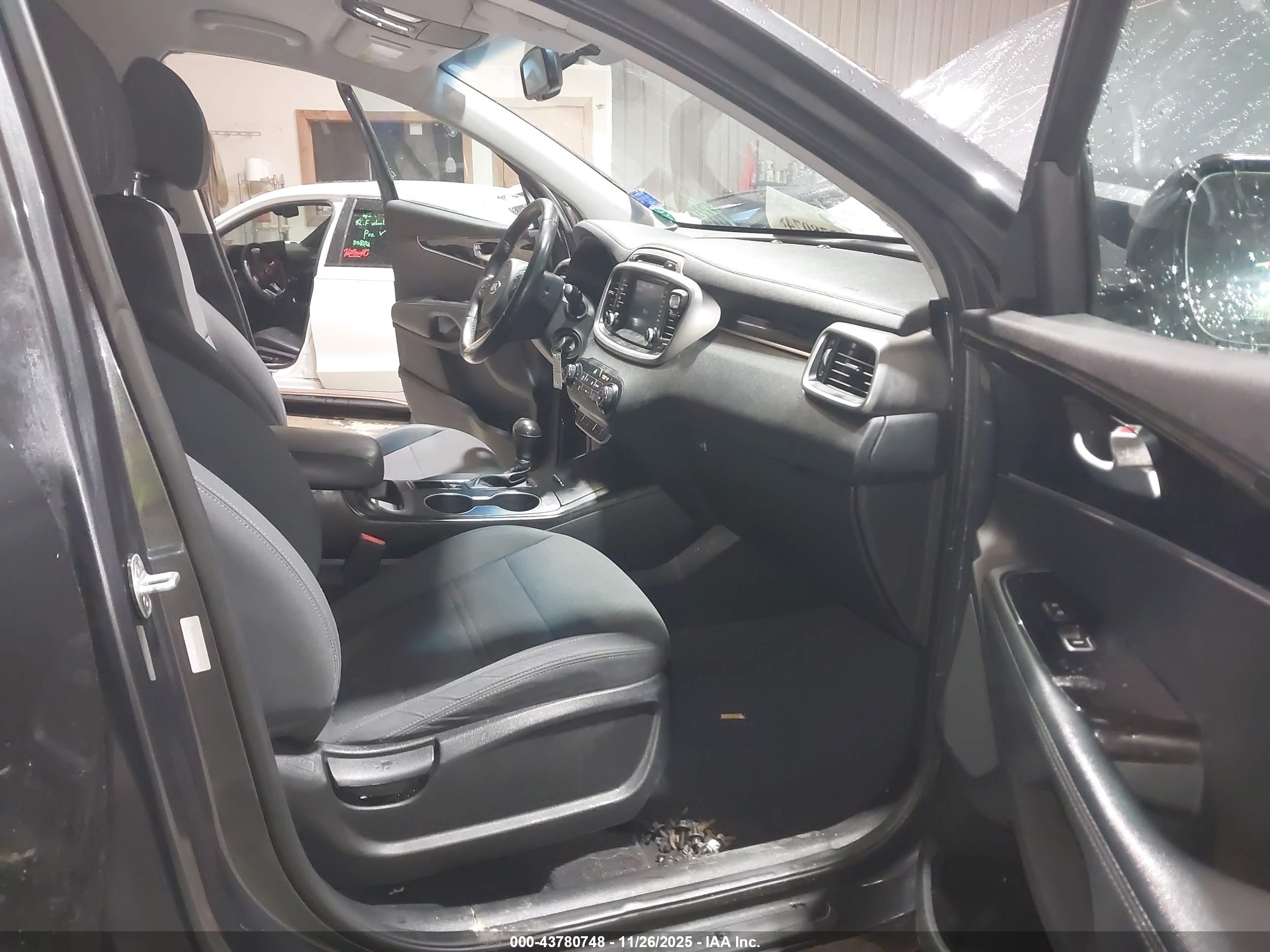 KIA SORENTO image 5