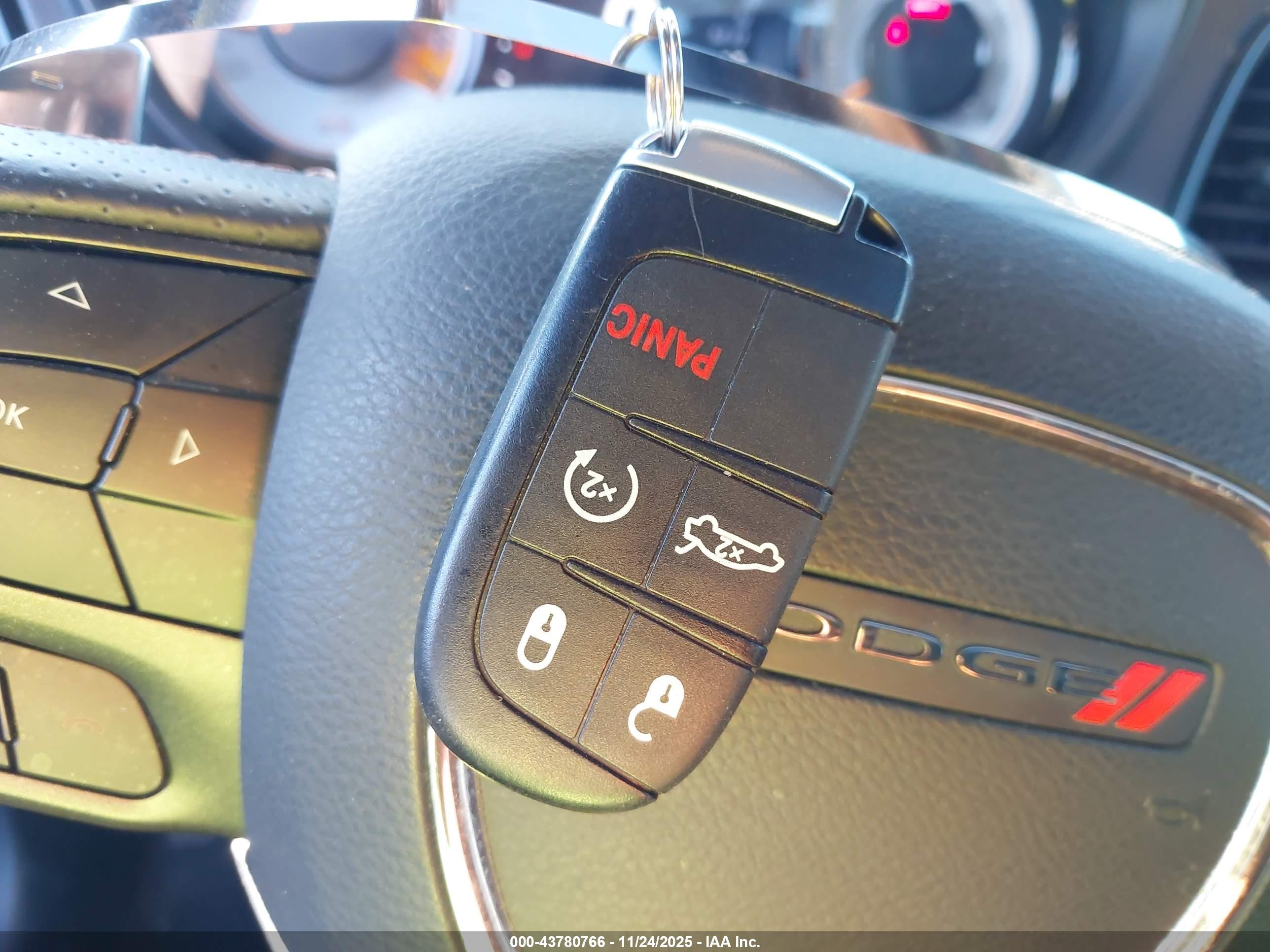 DODGE CHALLENGER image 11
