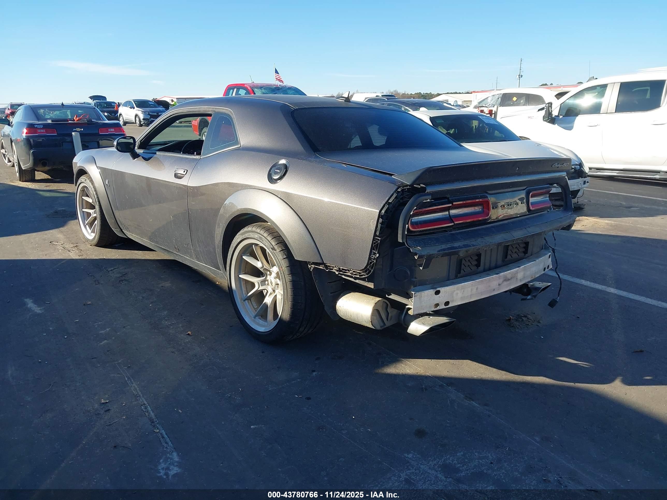 DODGE CHALLENGER image 3