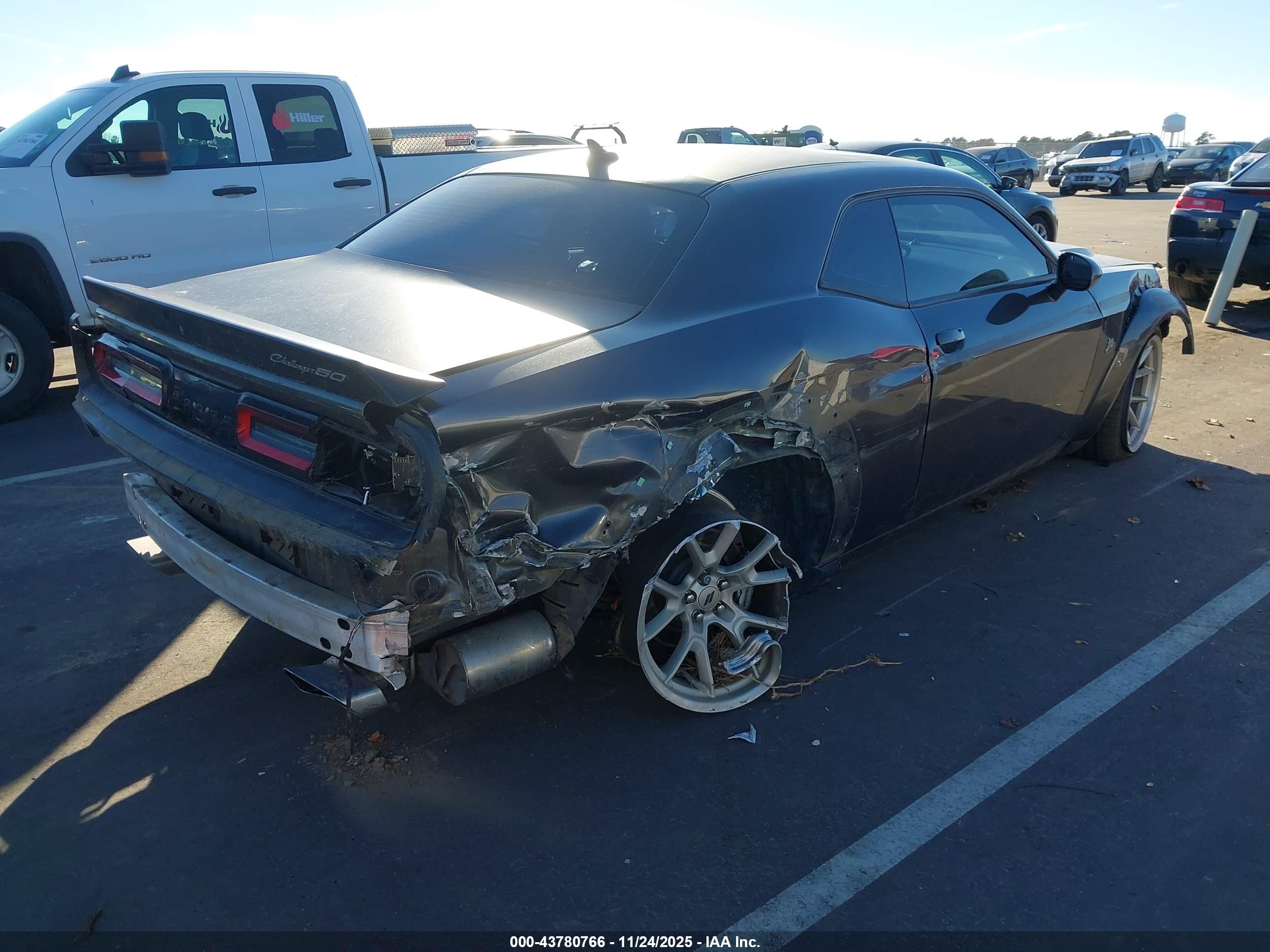 DODGE CHALLENGER image 4