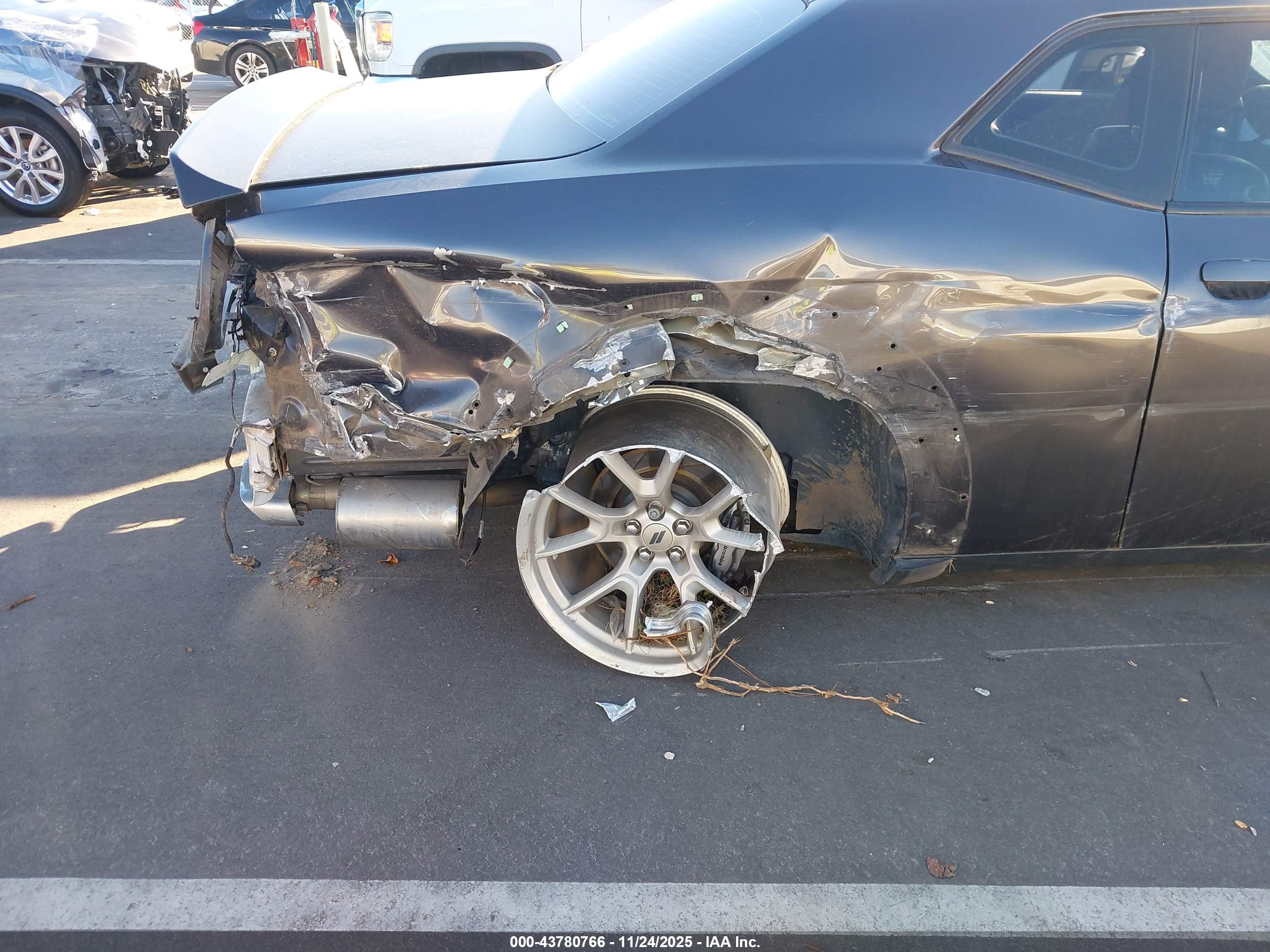 DODGE CHALLENGER image 6