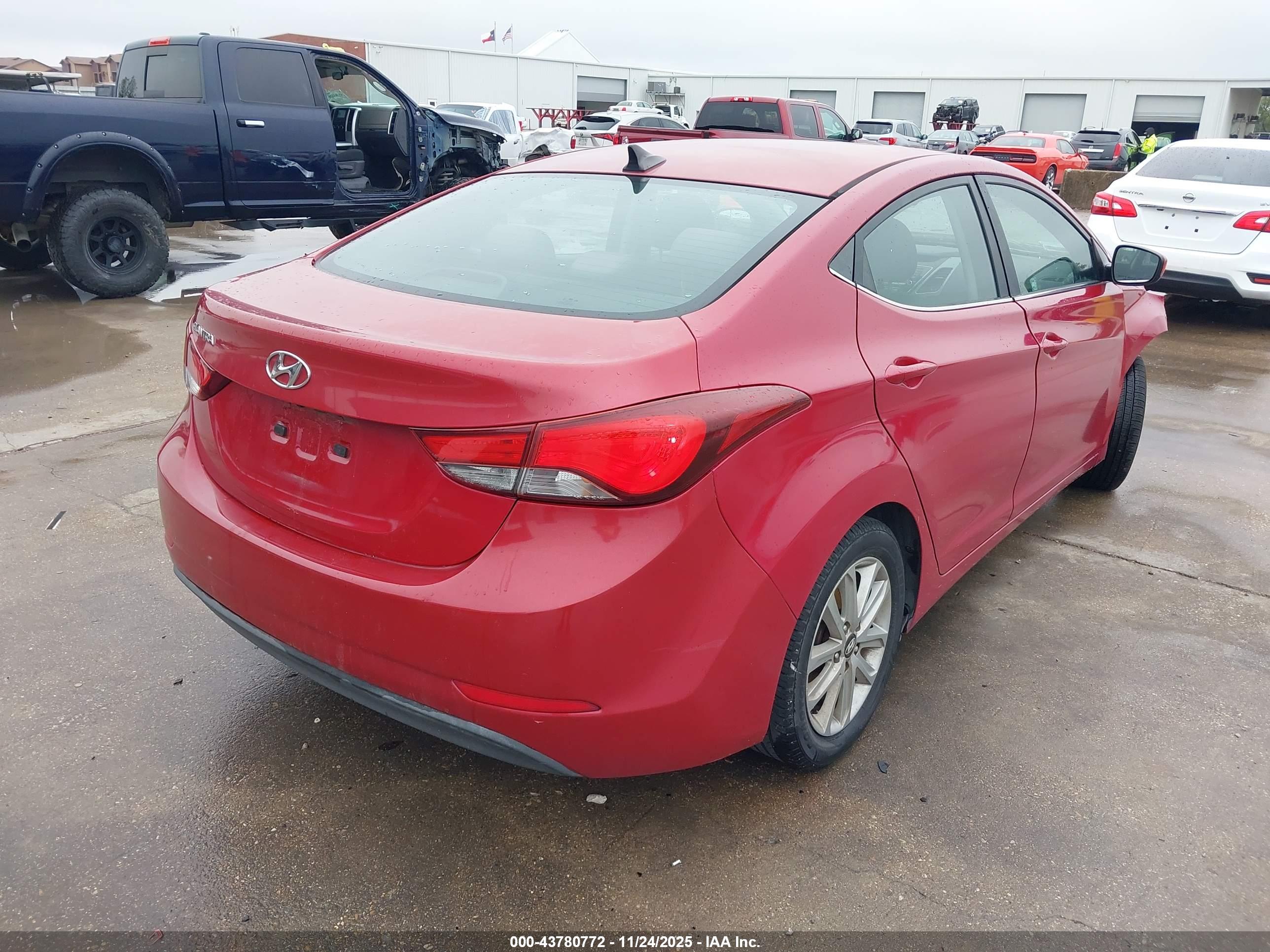 HYUNDAI ELANTRA image 4