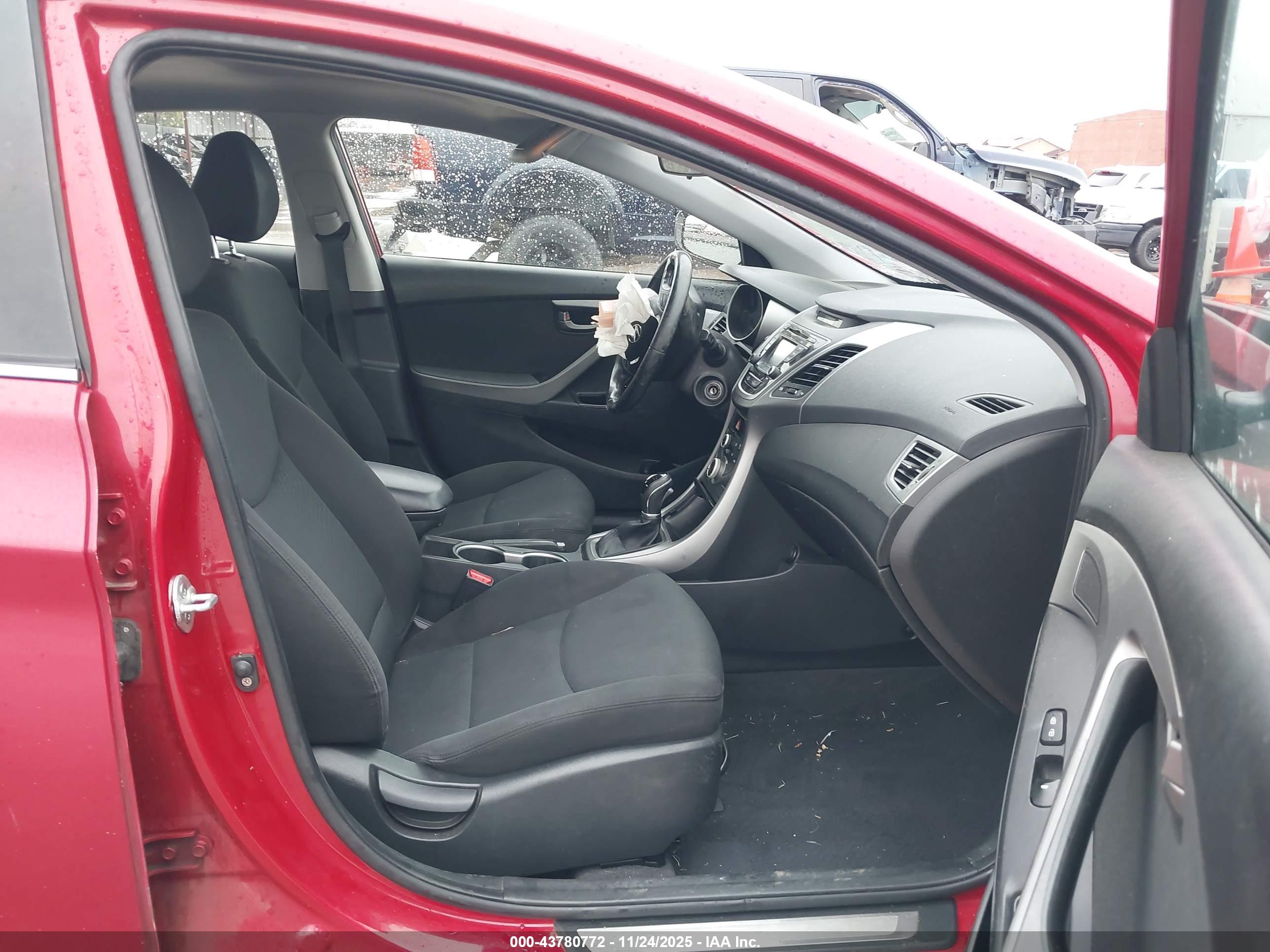 HYUNDAI ELANTRA image 5