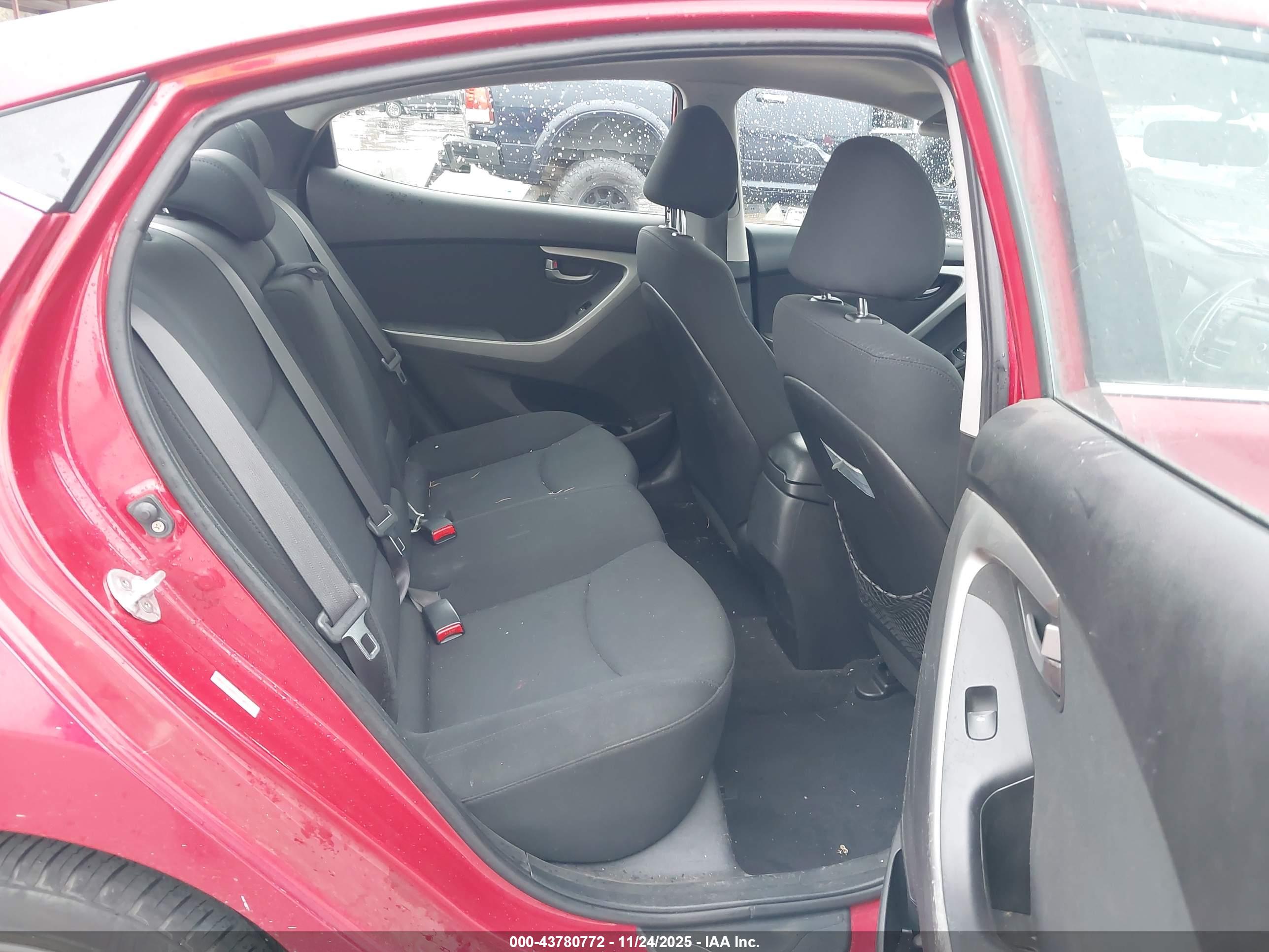 HYUNDAI ELANTRA image 8